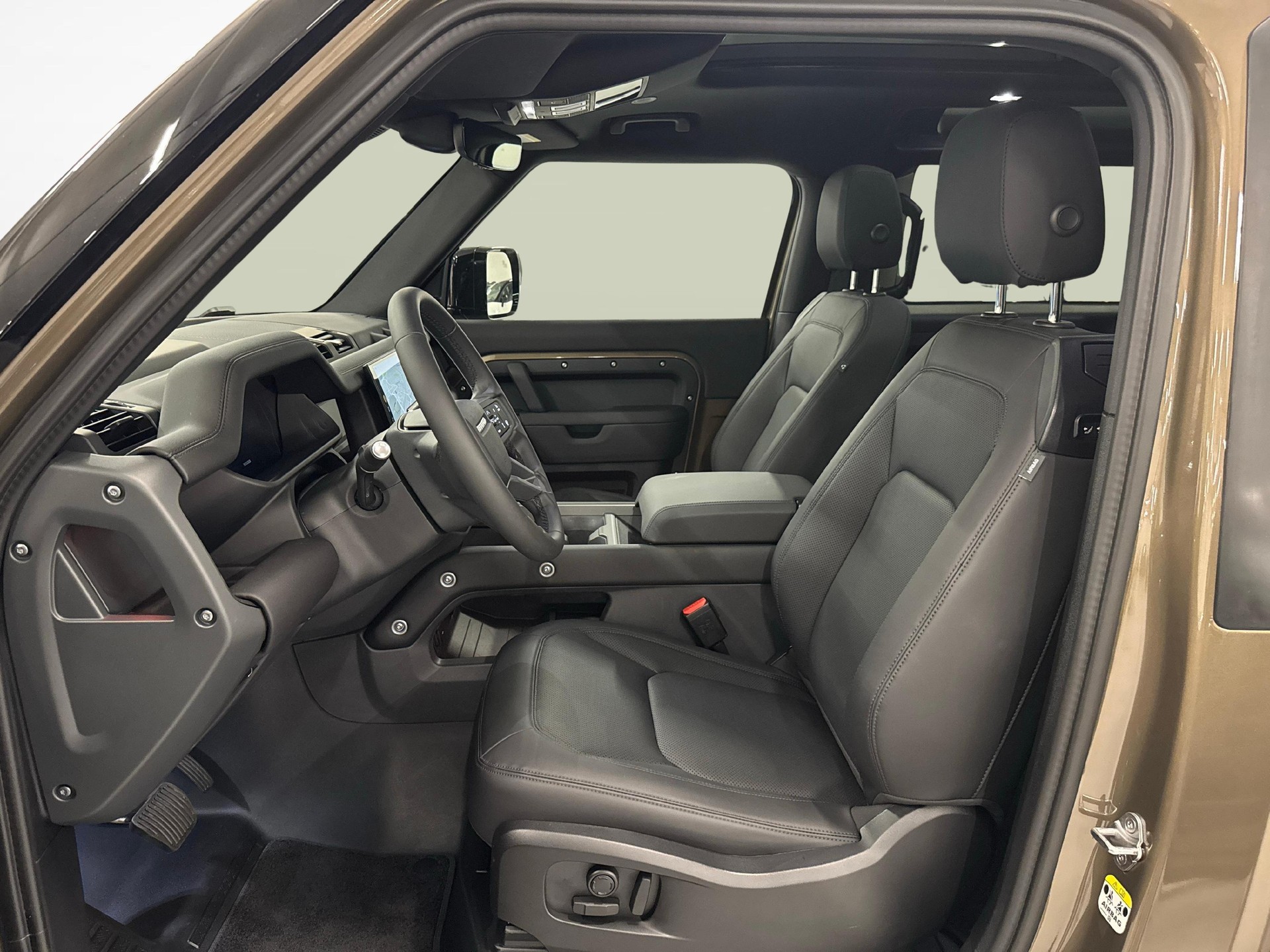 LAND ROVER Defender 90 3.0 D I6 250 X-Dynamic SE-image-9