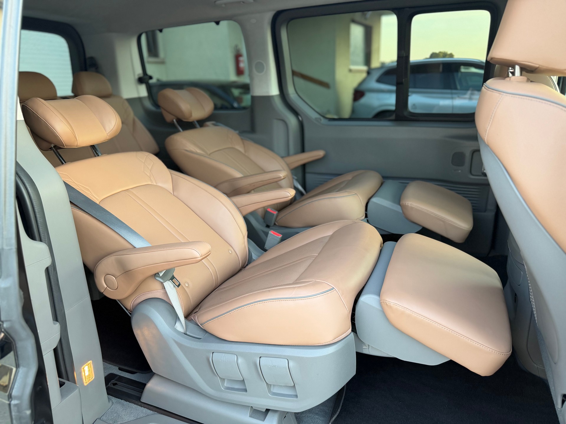 HYUNDAI Staria Premium 2.2 CRDi Vertex 4WD A-image-15