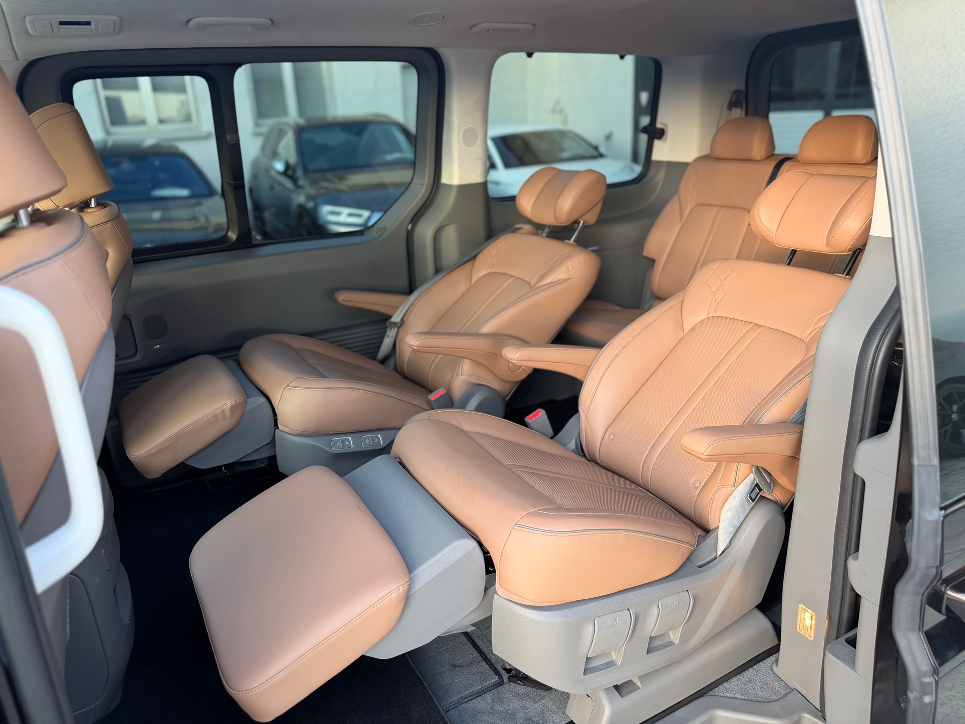 HYUNDAI Staria Premium 2.2 CRDi Vertex 4WD A-image-13