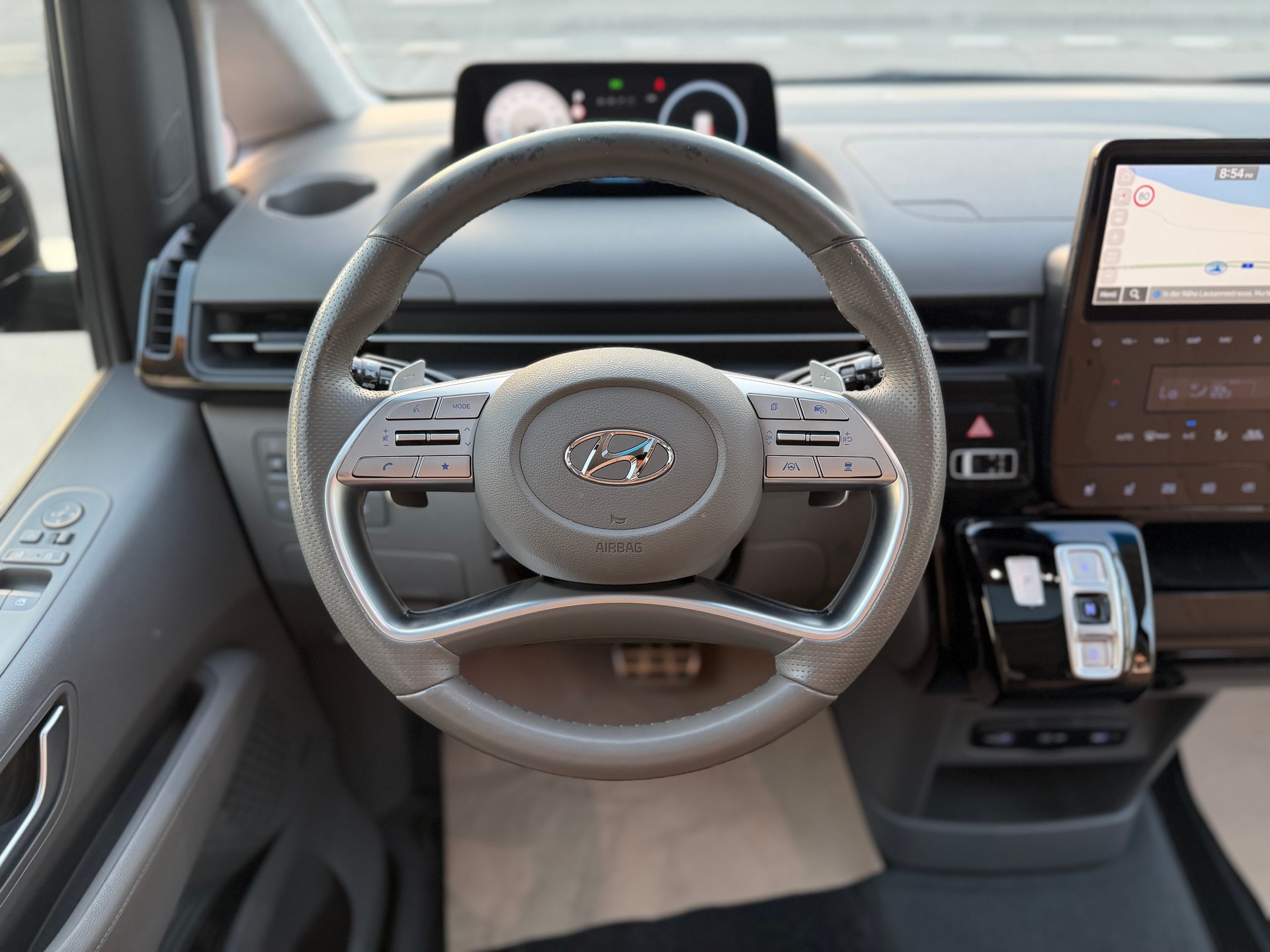 HYUNDAI Staria Premium 2.2 CRDi Vertex 4WD A-image-18