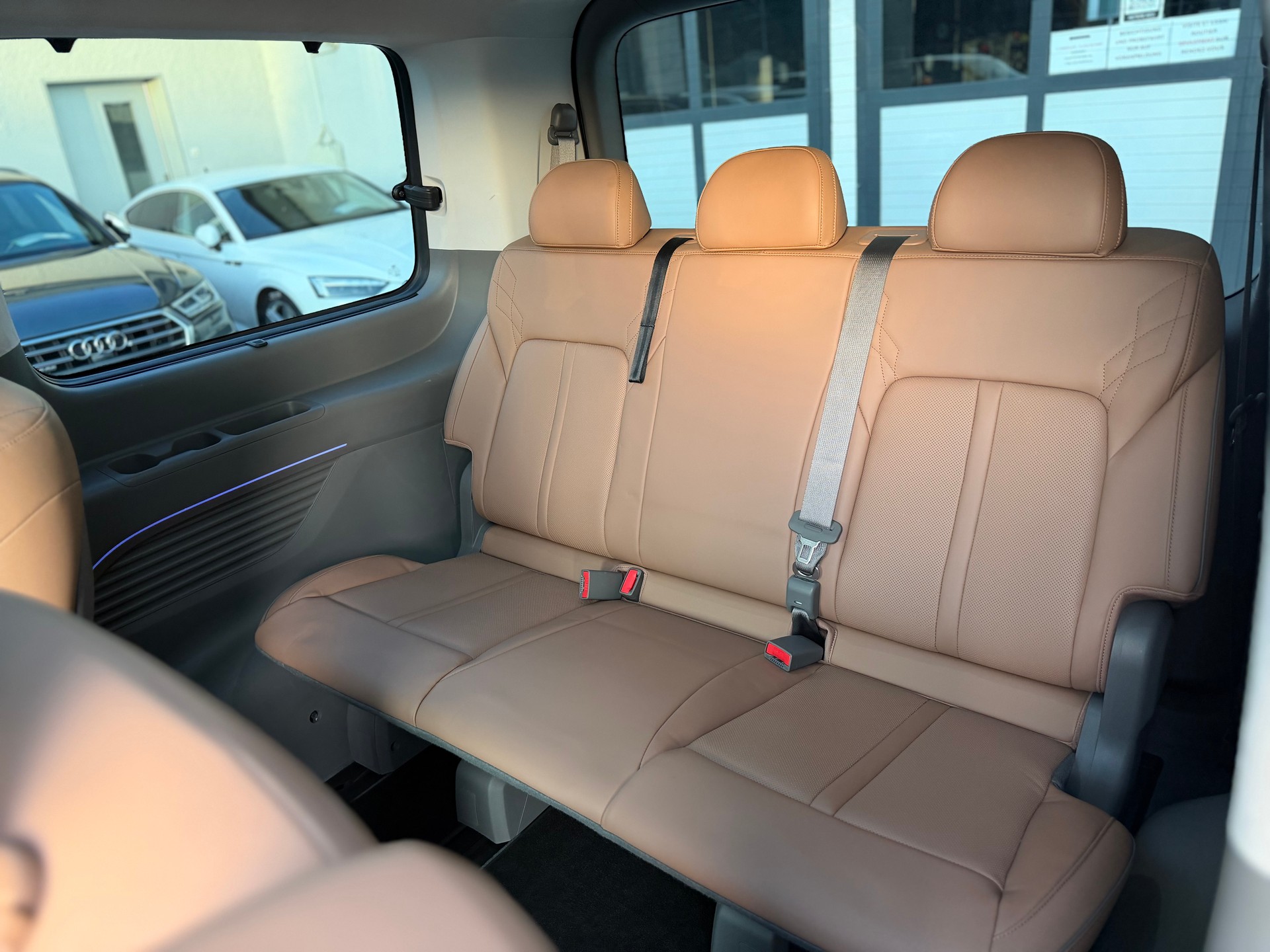HYUNDAI Staria Premium 2.2 CRDi Vertex 4WD A-image-12