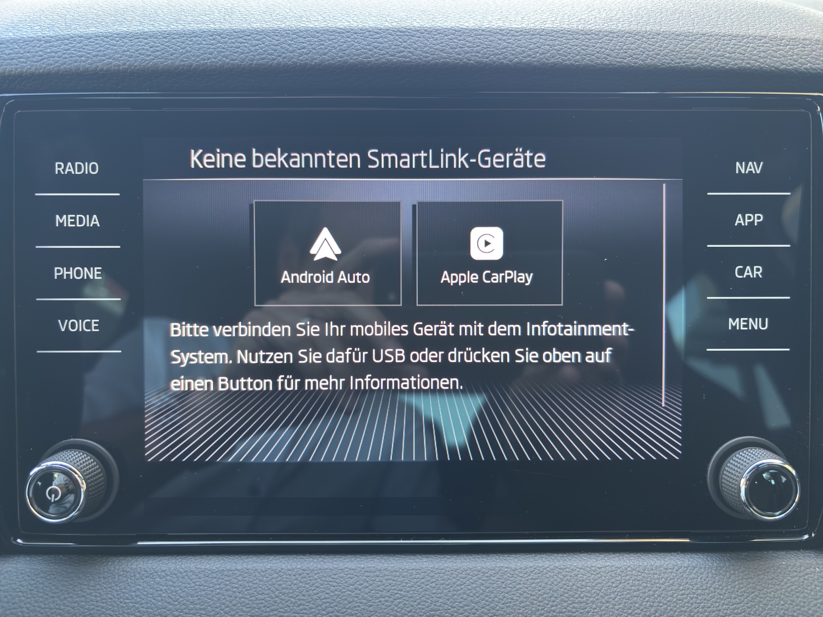 SKODA New Karoq 2.0 TDI CR Sport Line 4x4 DSG mit AHK & Standheizung-image-23