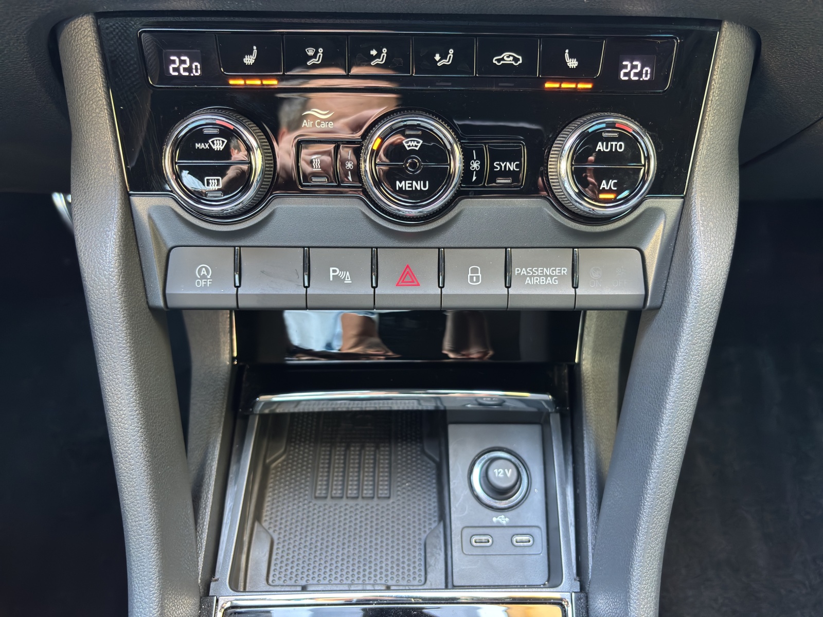 SKODA New Karoq 2.0 TDI CR Sport Line 4x4 DSG mit AHK & Standheizung-image-18