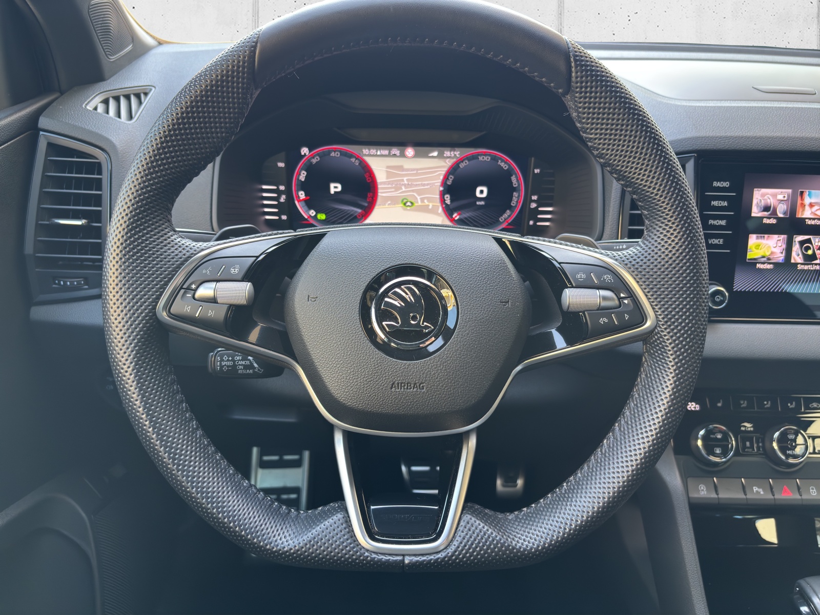 SKODA New Karoq 2.0 TDI CR Sport Line 4x4 DSG mit AHK & Standheizung-image-13