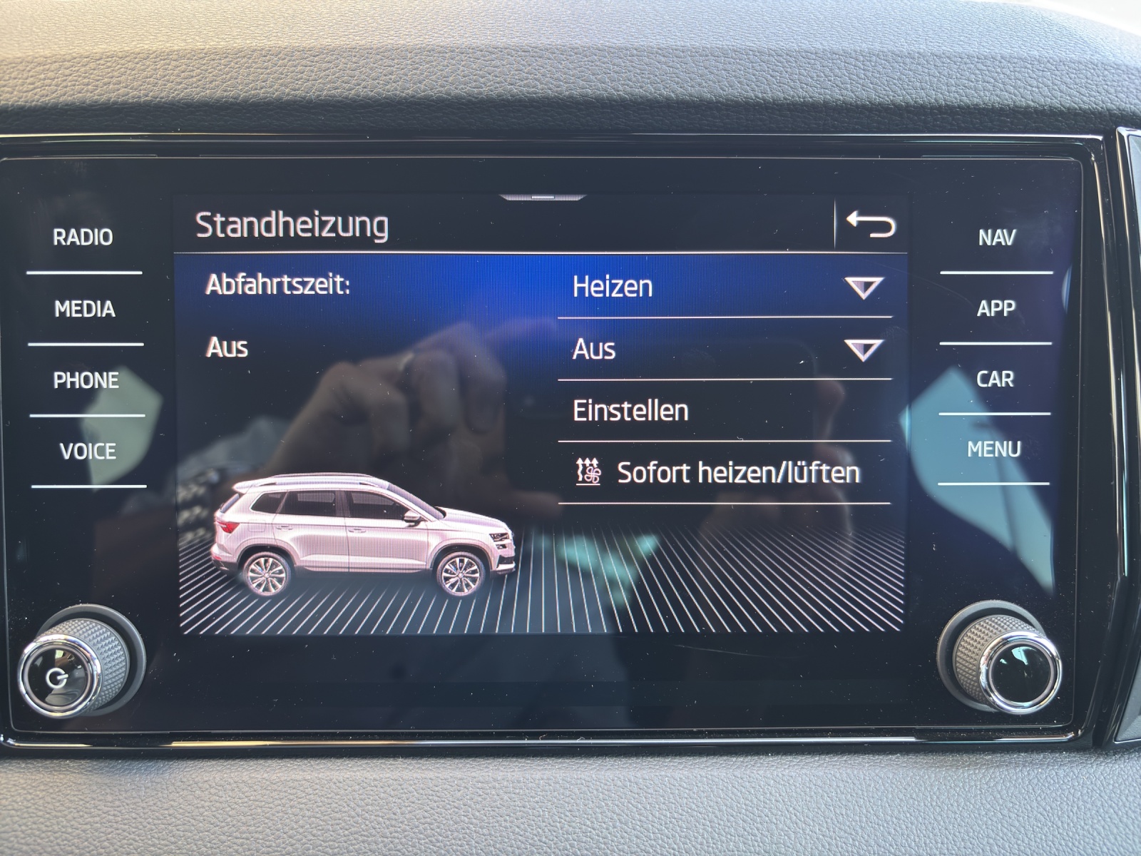SKODA New Karoq 2.0 TDI CR Sport Line 4x4 DSG mit AHK & Standheizung-image-26