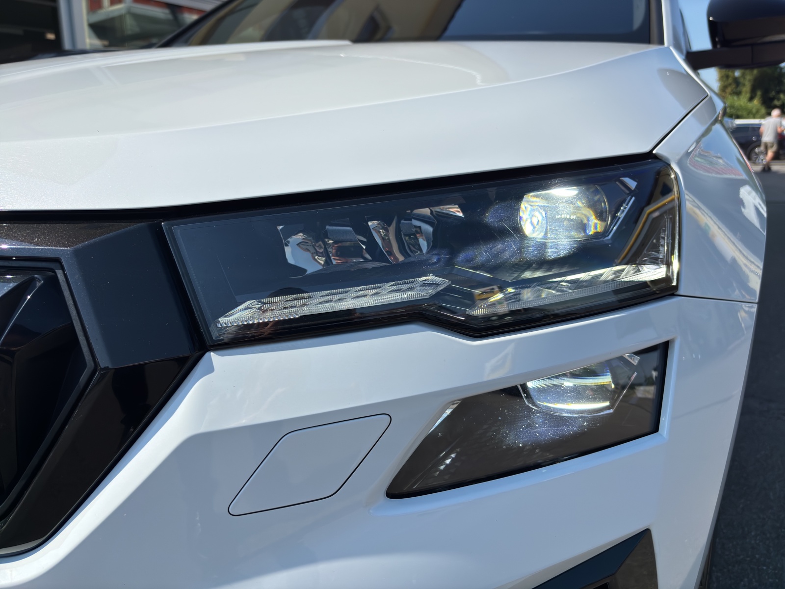SKODA New Karoq 2.0 TDI CR Sport Line 4x4 DSG mit AHK & Standheizung-image-11