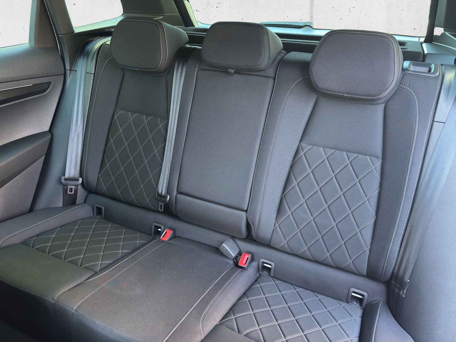 SKODA New Karoq 2.0 TDI CR Sport Line 4x4 DSG mit AHK & Standheizung-image-28