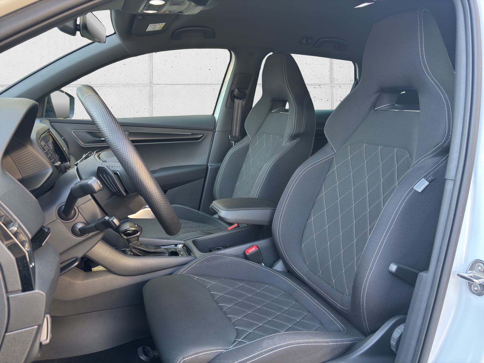 SKODA New Karoq 2.0 TDI CR Sport Line 4x4 DSG mit AHK & Standheizung-image-27