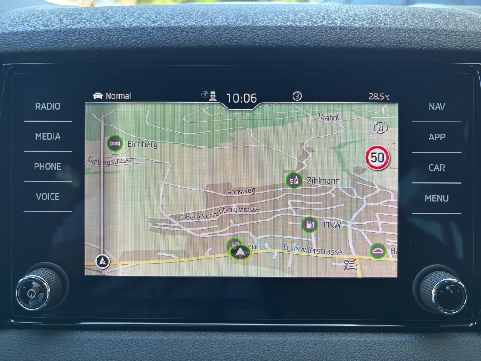 SKODA New Karoq 2.0 TDI CR Sport Line 4x4 DSG mit AHK & Standheizung-image-22