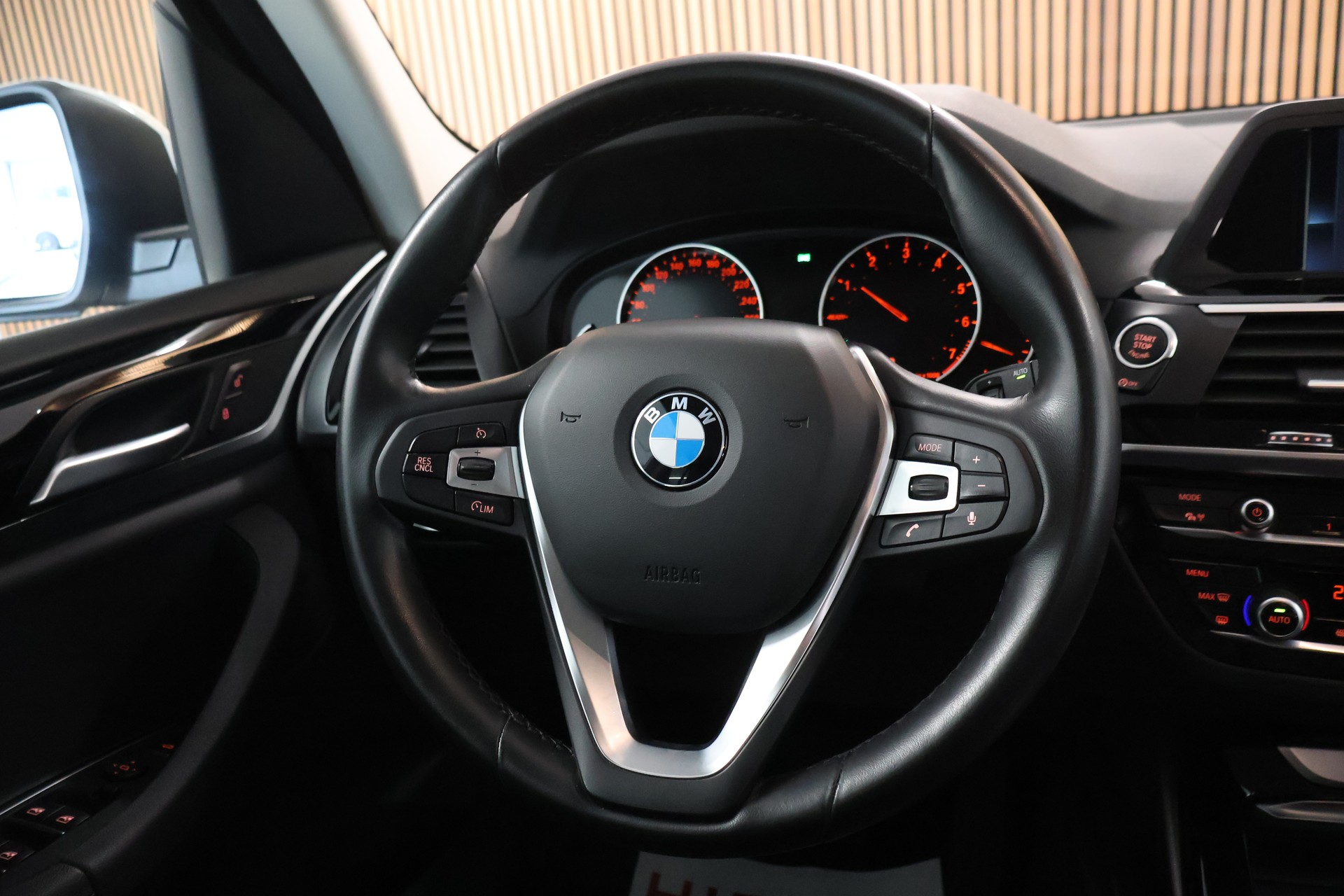 BMW X3 xDrive 30i Steptronic-image-15