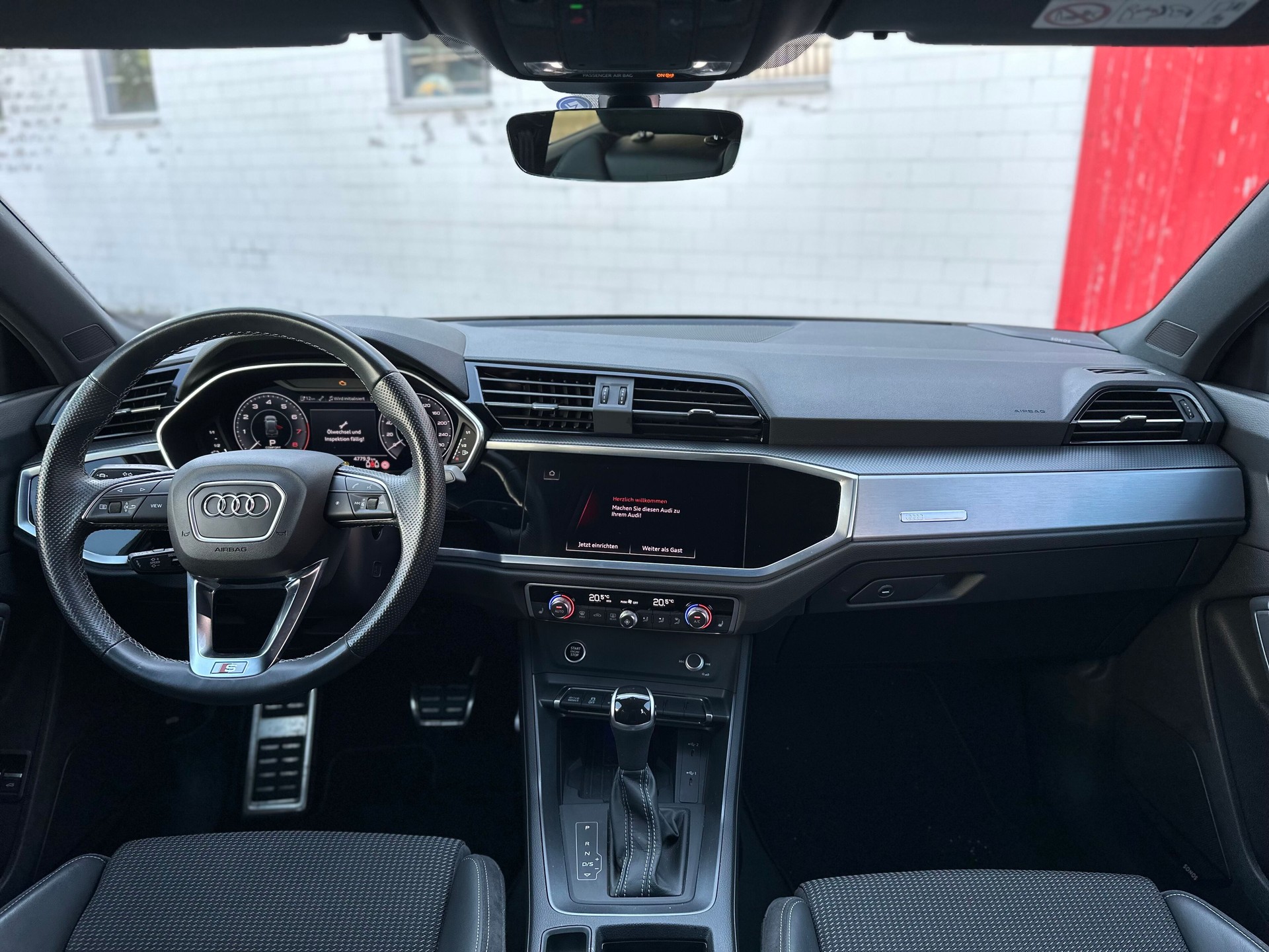 AUDI Q3 45 TFSI e S line S-tronic-image-5