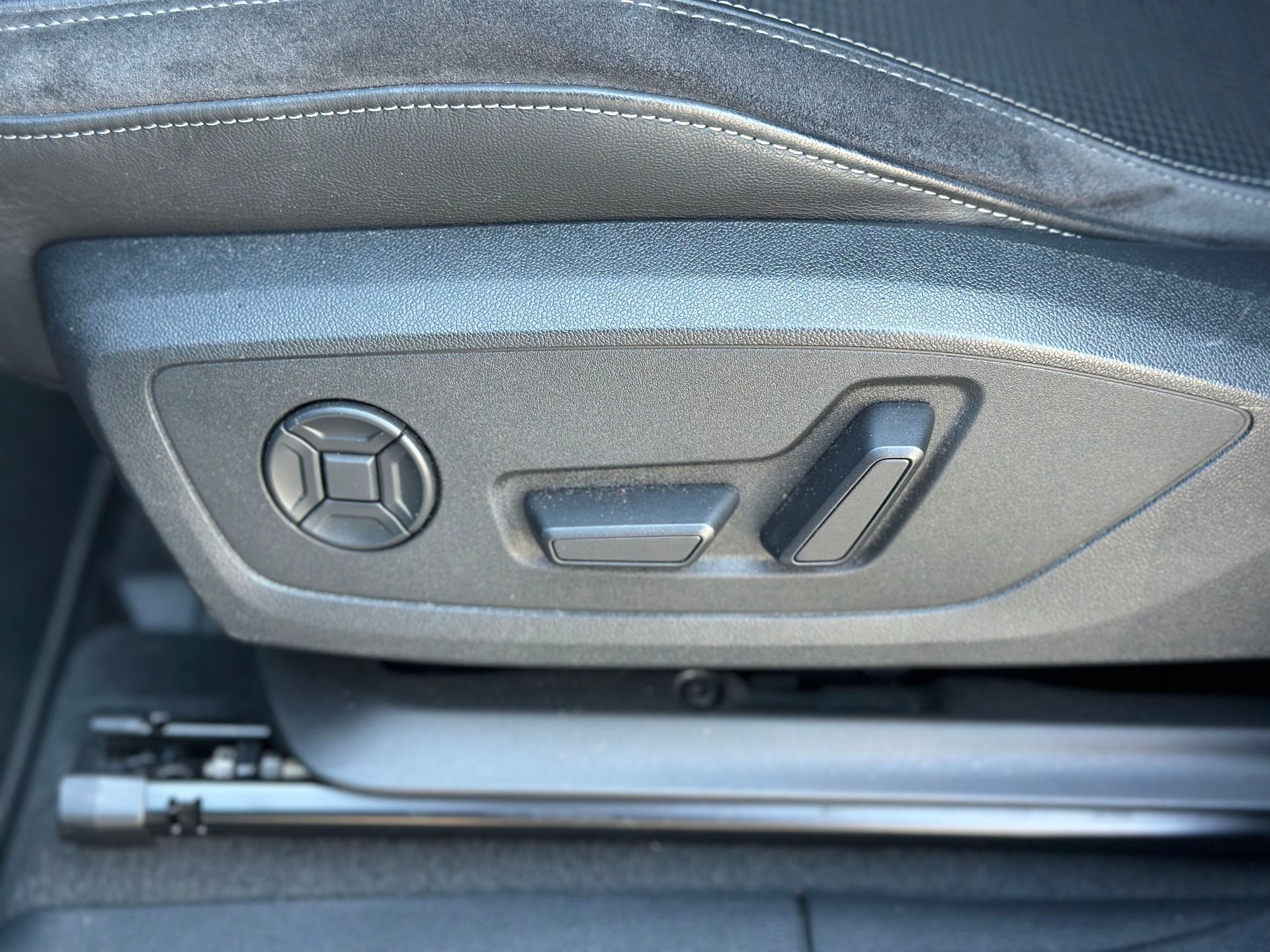 AUDI Q3 45 TFSI e S line S-tronic-image-13