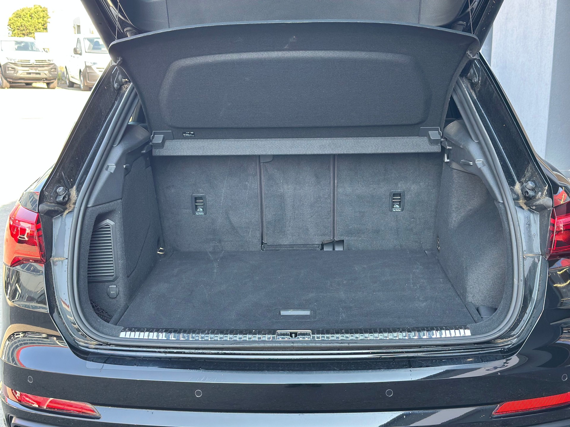 AUDI Q3 45 TFSI e S line S-tronic-image-8