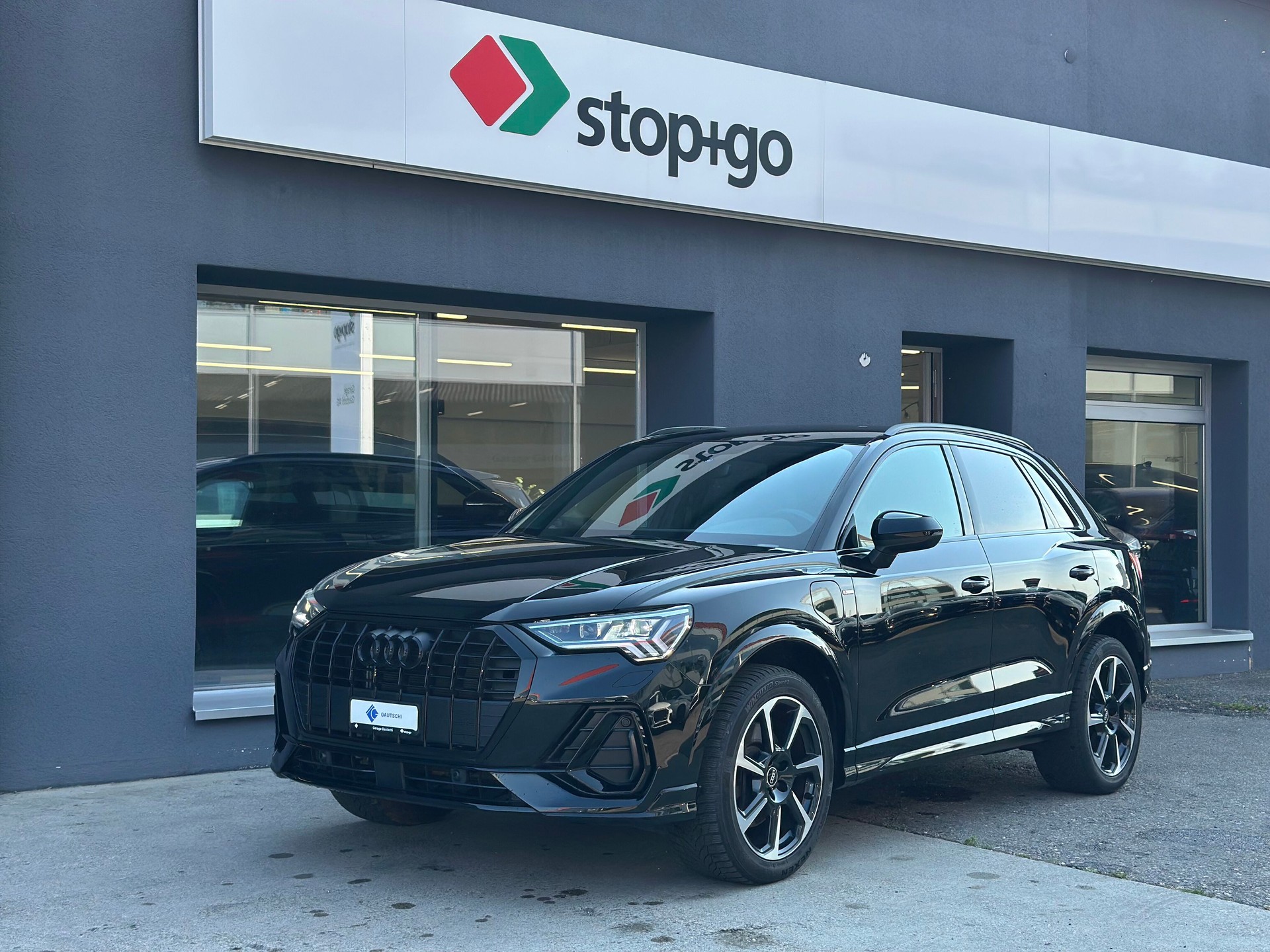 AUDI Q3 45 TFSI e S line S-tronic-image-0