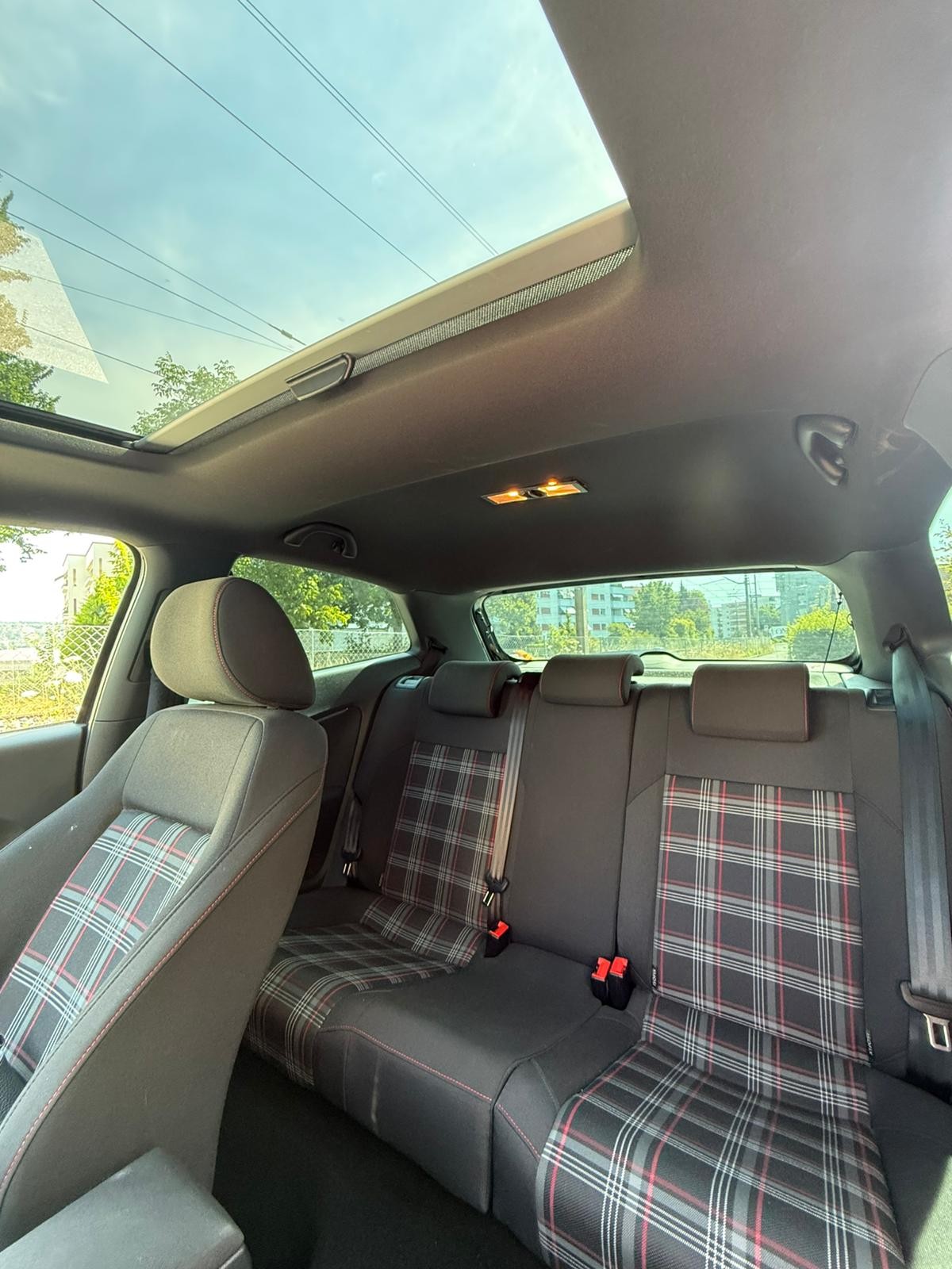 VW 1.8 TSI GTI DSG mit Sportfahrwerk und Panorama-image-6