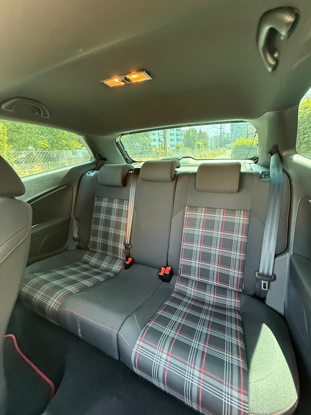 VW 1.8 TSI GTI DSG mit Sportfahrwerk und Panorama-image-8
