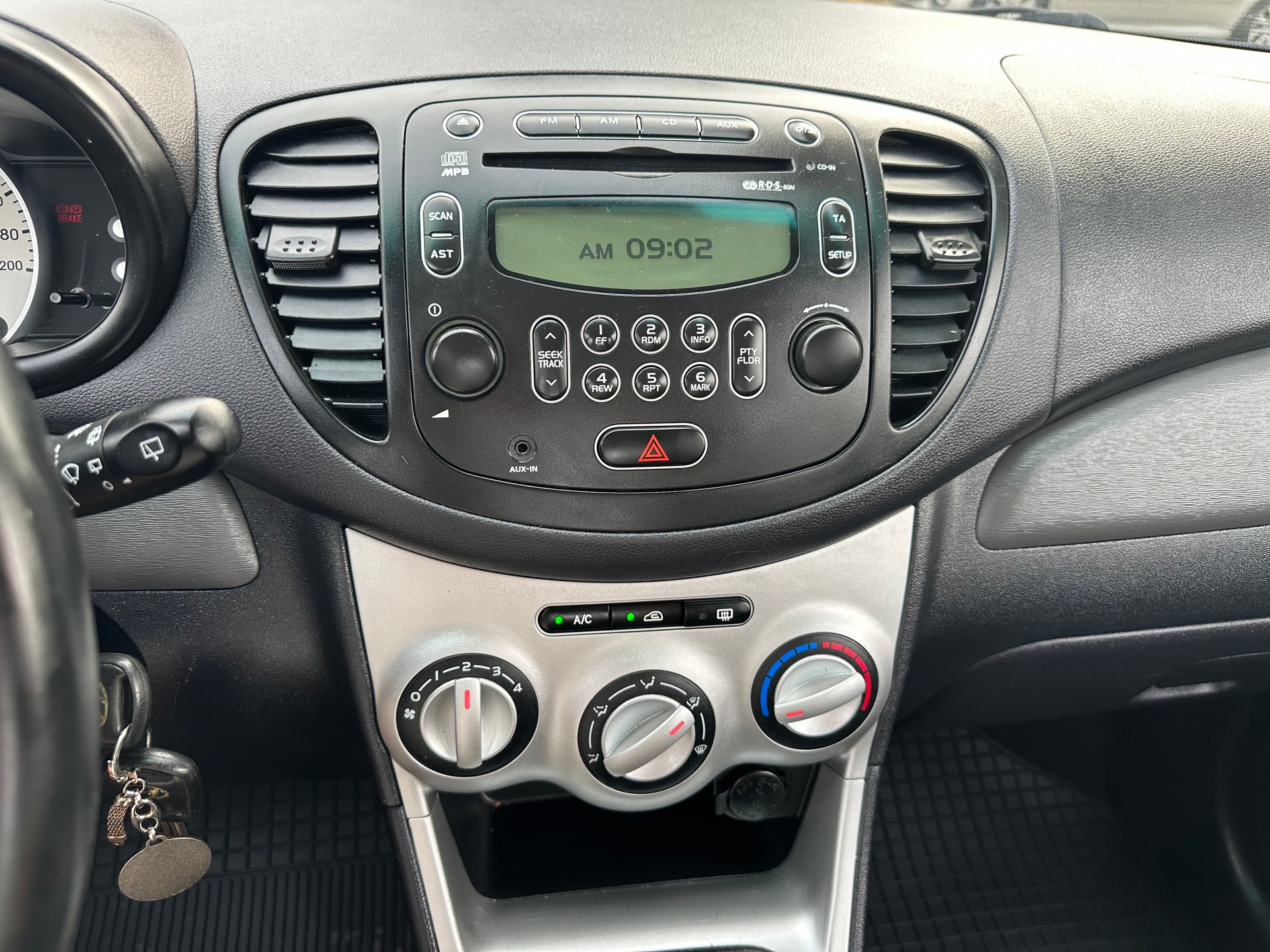 HYUNDAI i10 1.2 Style-image-9