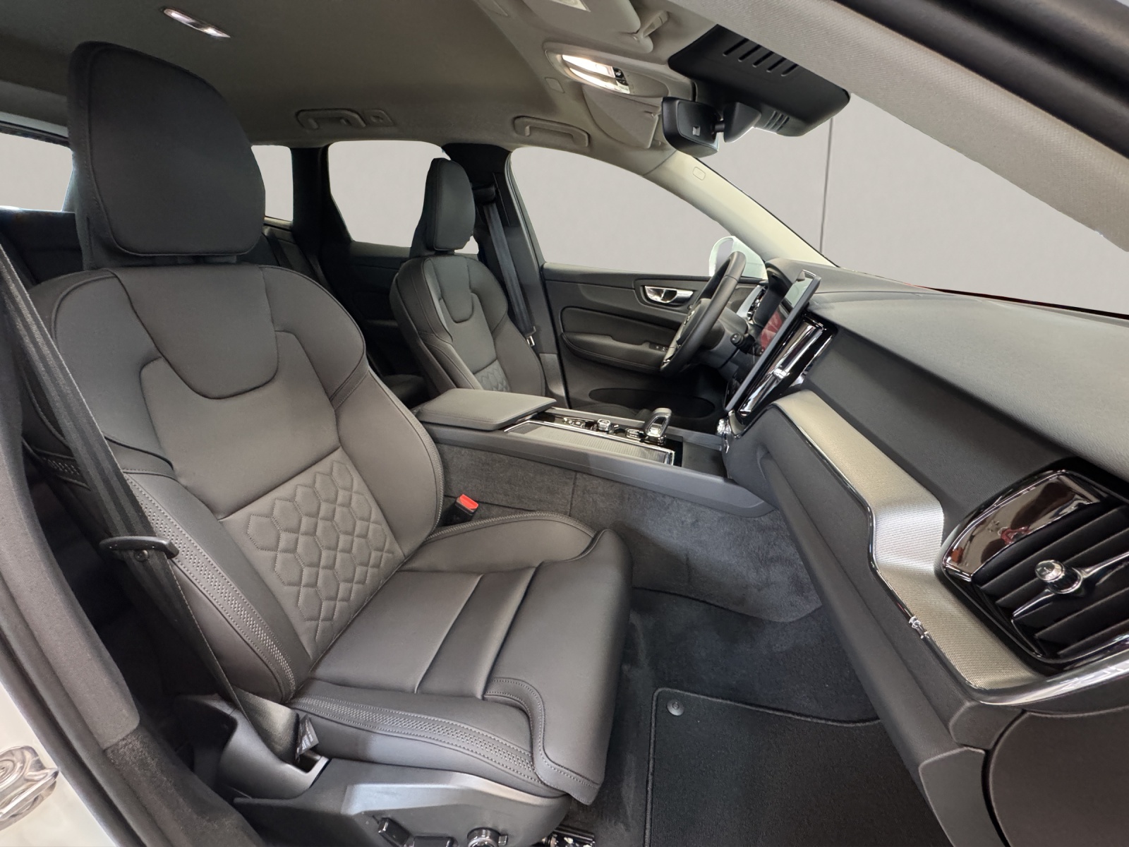 VOLVO XC60 2.0 T6 TE Core eAWD-image-10