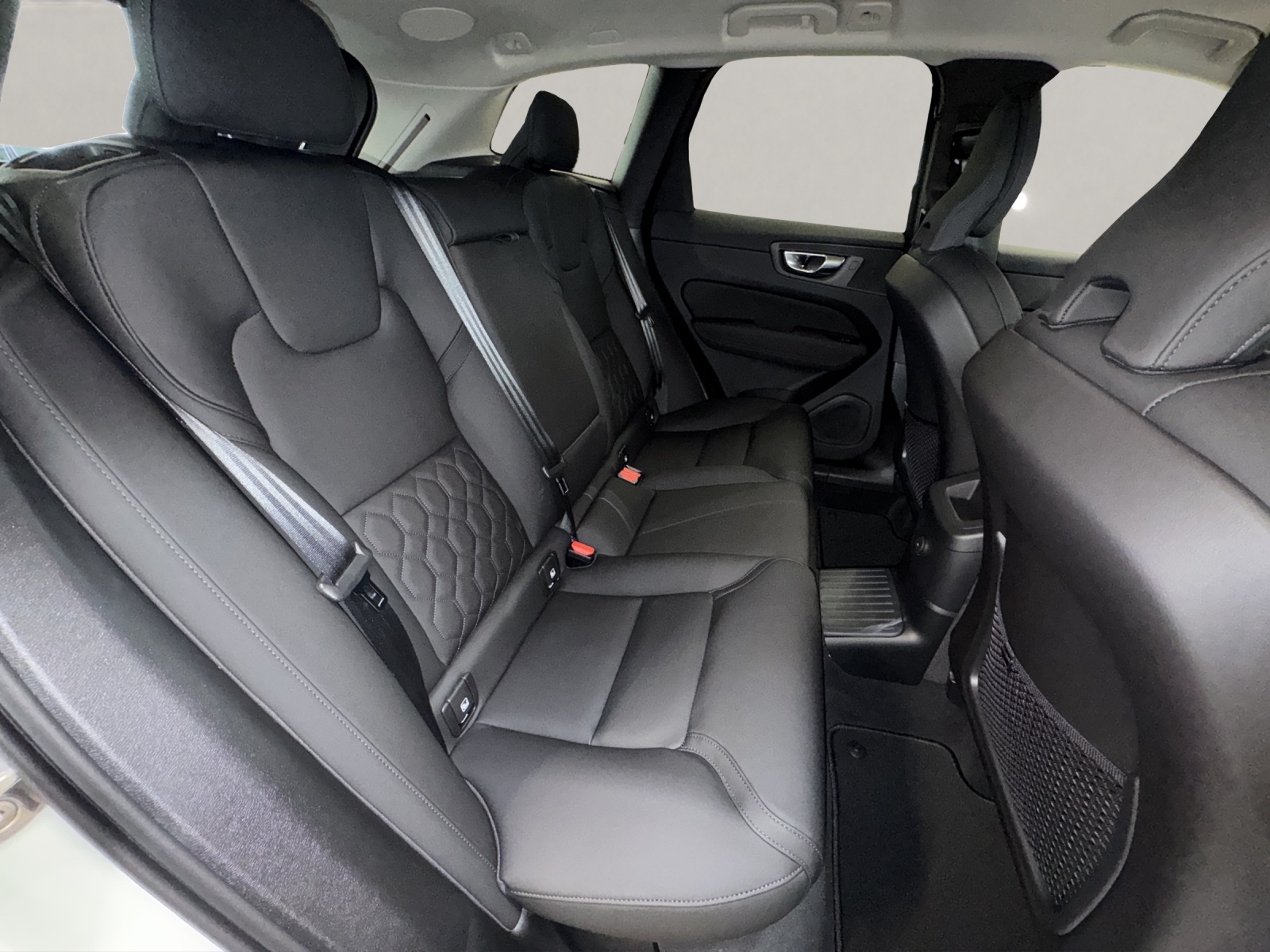 VOLVO XC60 2.0 T6 TE Core eAWD-image-13