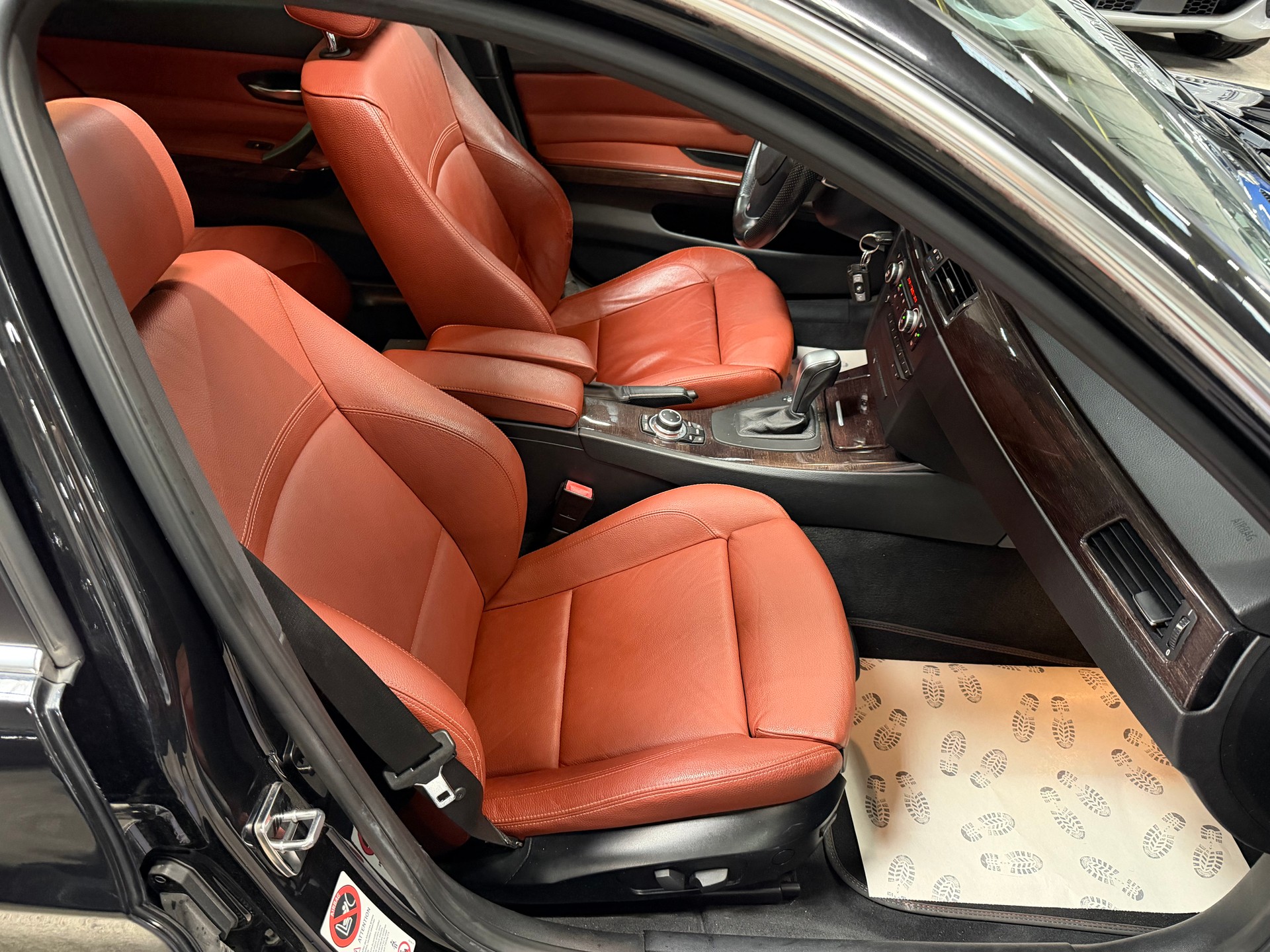 BMW 330i Steptronic-image-15