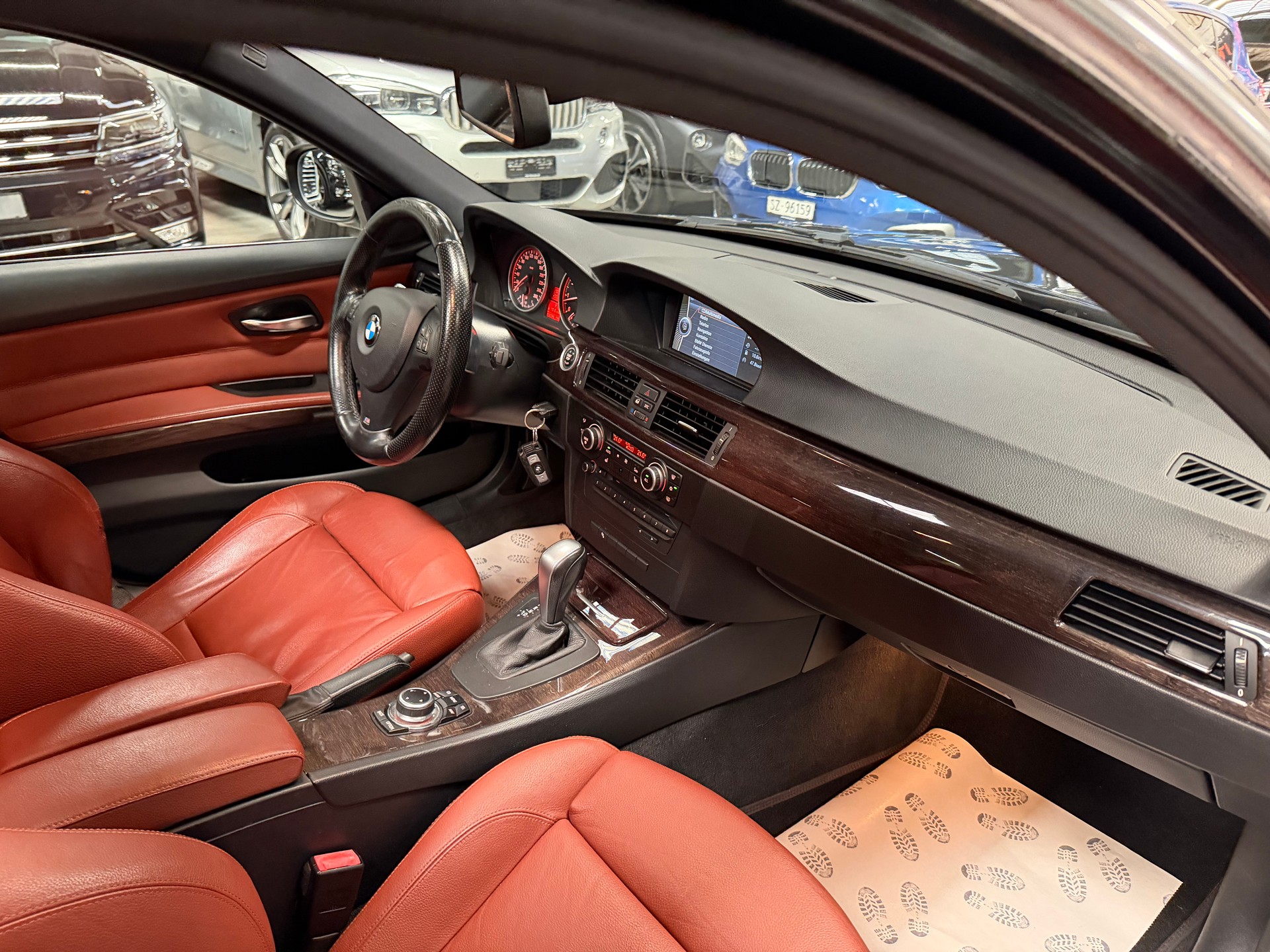 BMW 330i Steptronic-image-16