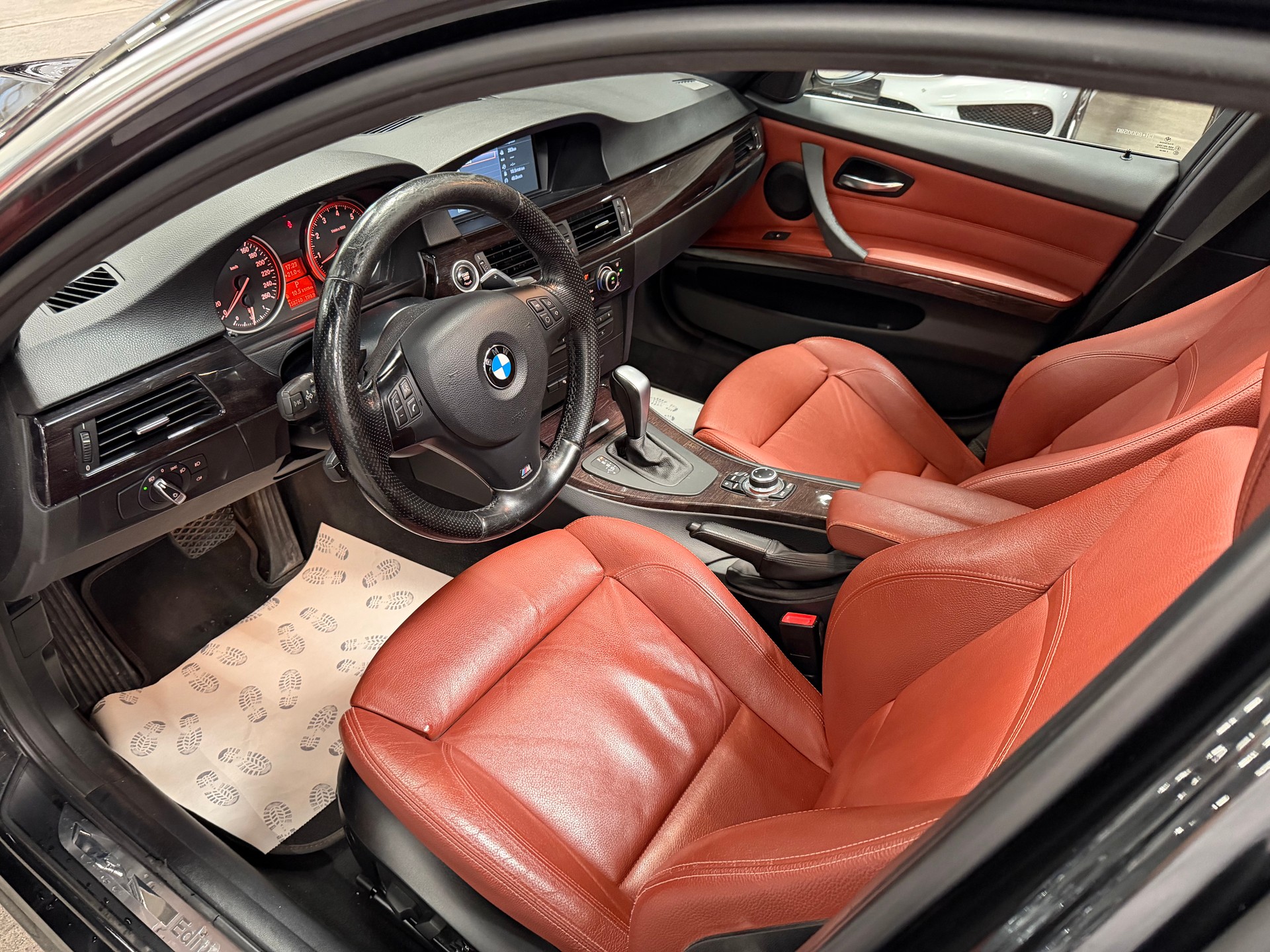 BMW 330i Steptronic-image-9