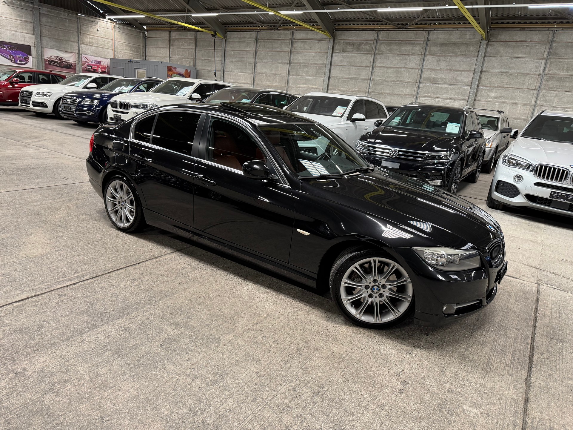 BMW 330i Steptronic-image-0