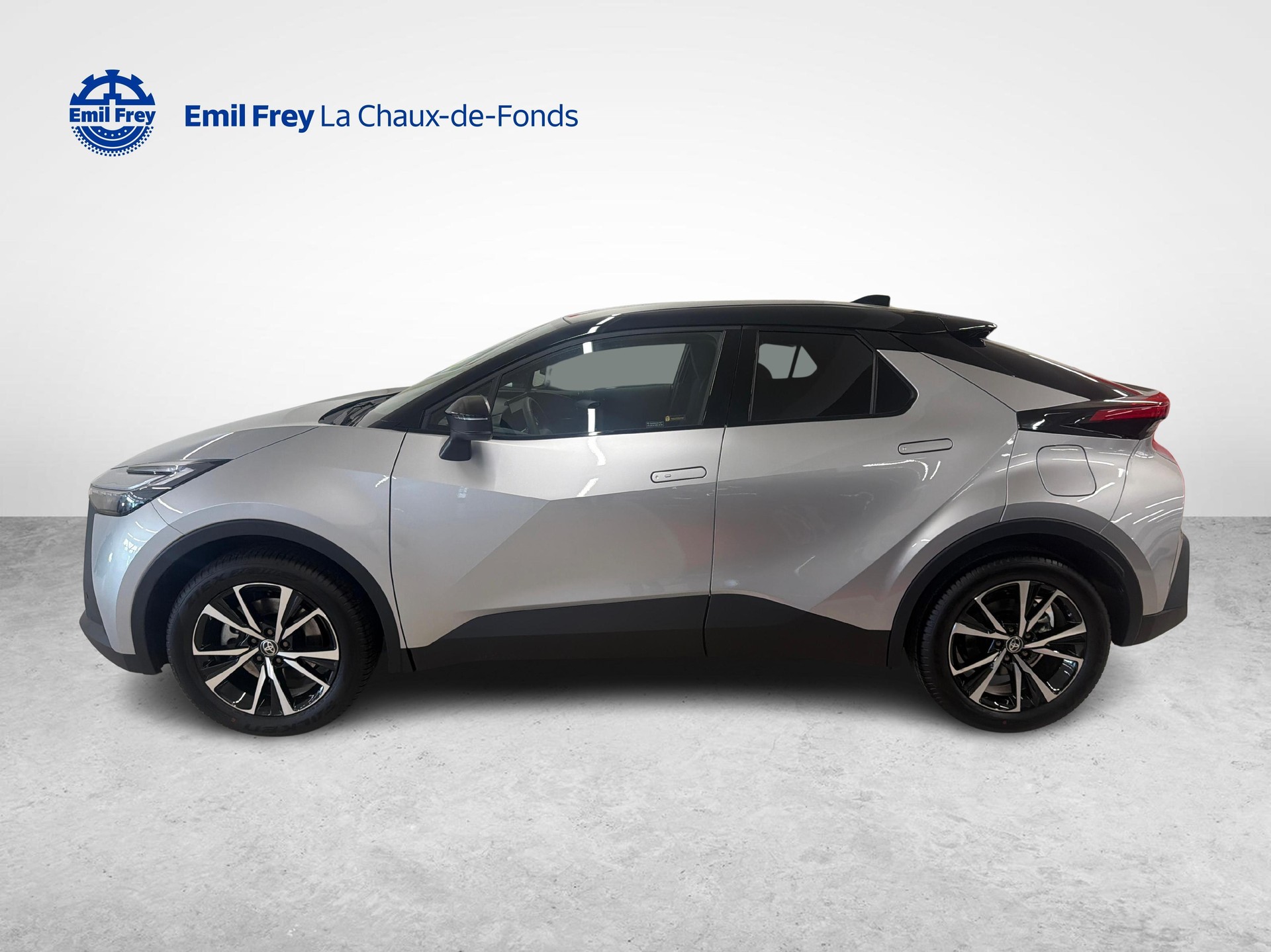 TOYOTA C-HR 2.0 PHEV Swiss Edition-image-2