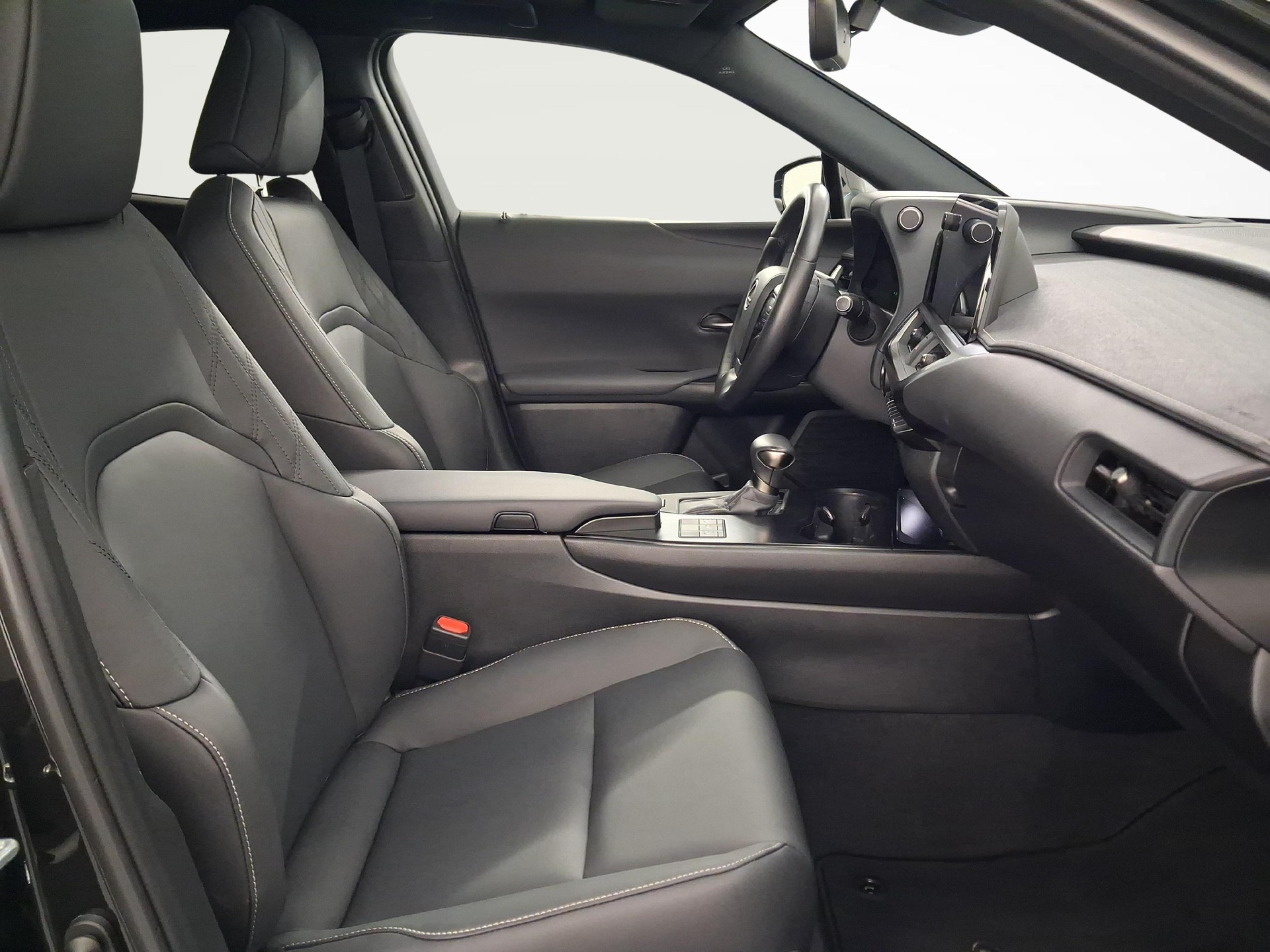 LEXUS UX 250h F-Line-image-9