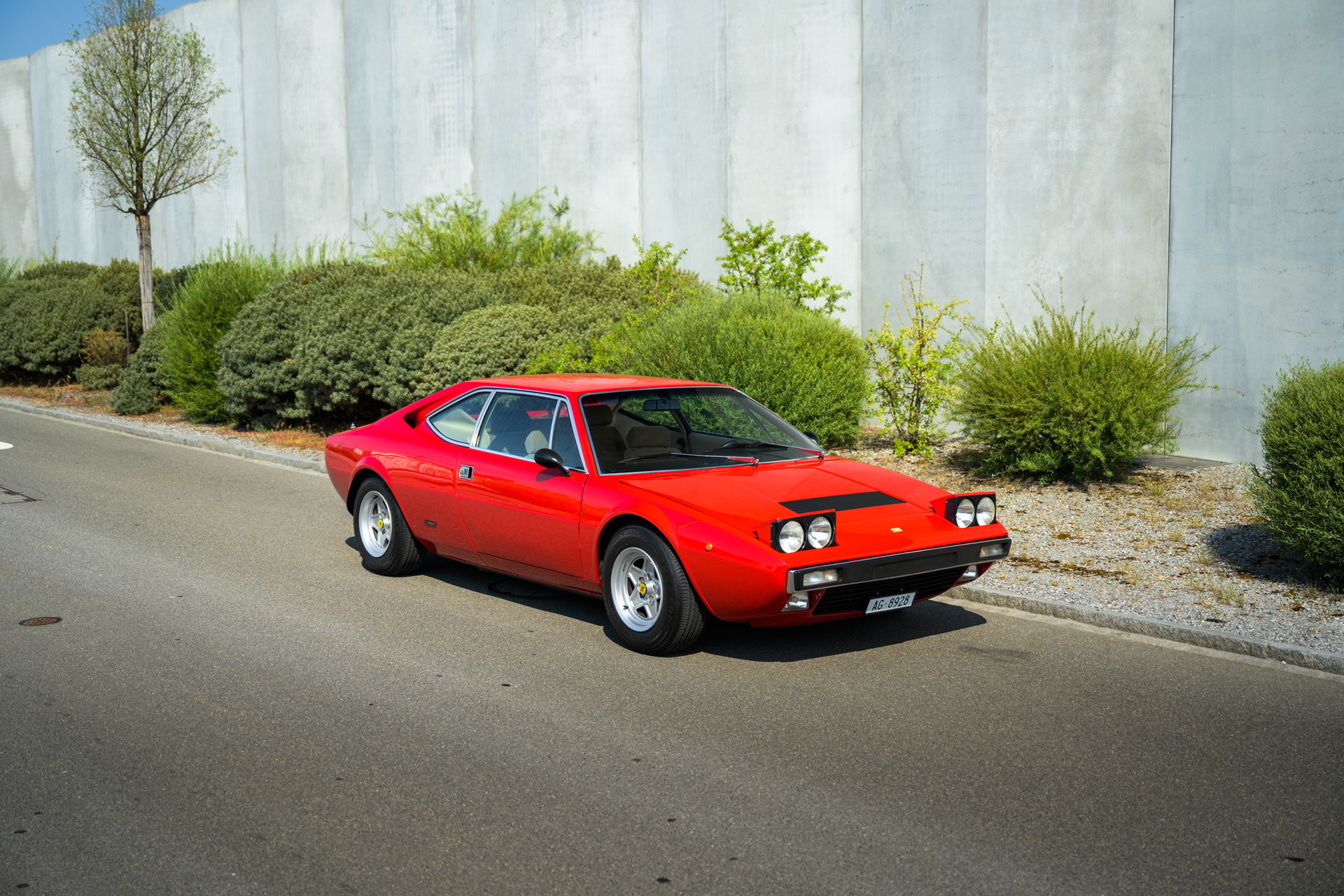 FERRARI 308 GT4-image-4