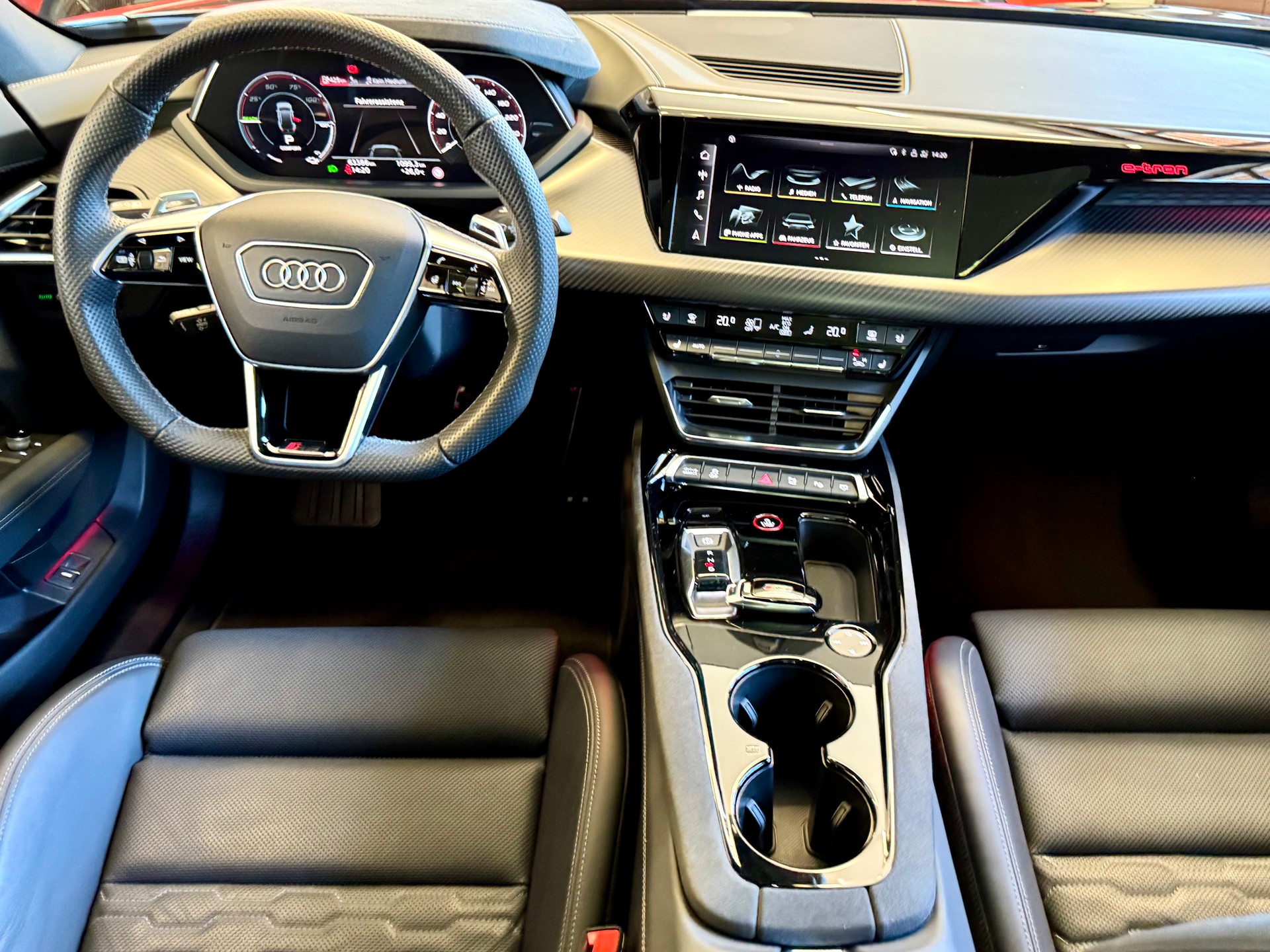 AUDI RS e-tron GT quattro-image-26
