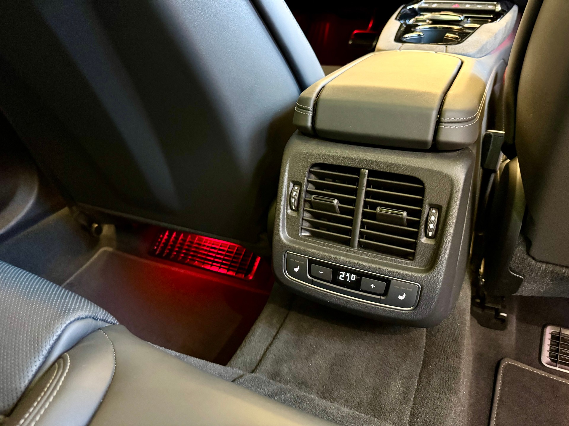 AUDI RS e-tron GT quattro-image-23