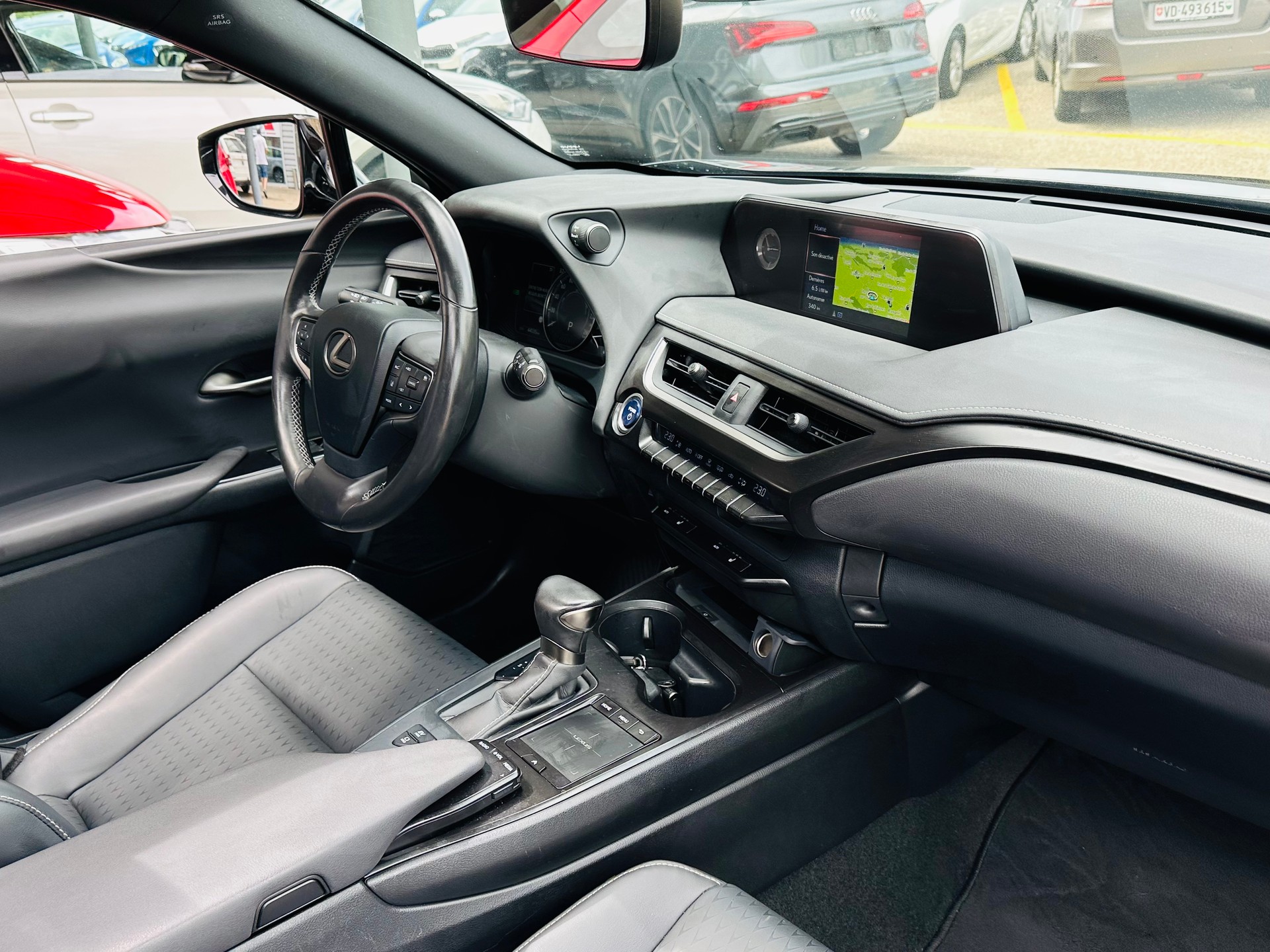 LEXUS UX 250h Excellence AWD Automatic-image-14