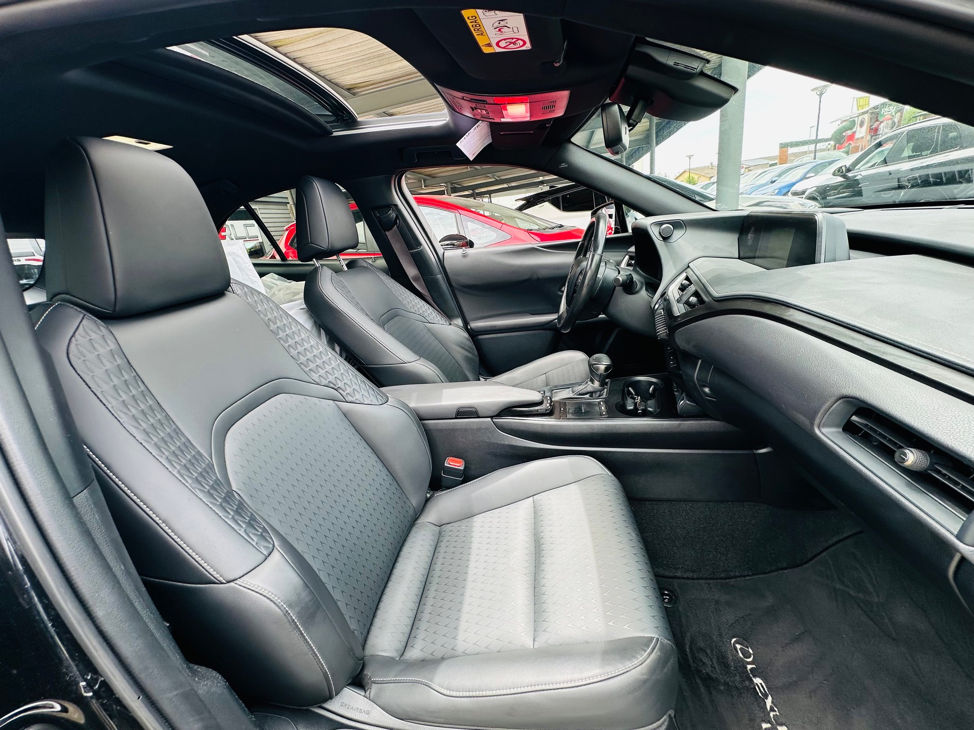 LEXUS UX 250h Excellence AWD Automatic-image-13