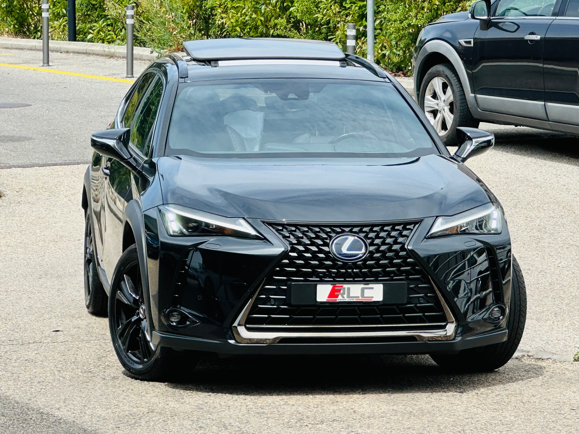 LEXUS UX 250h Excellence AWD Automatic-image-1