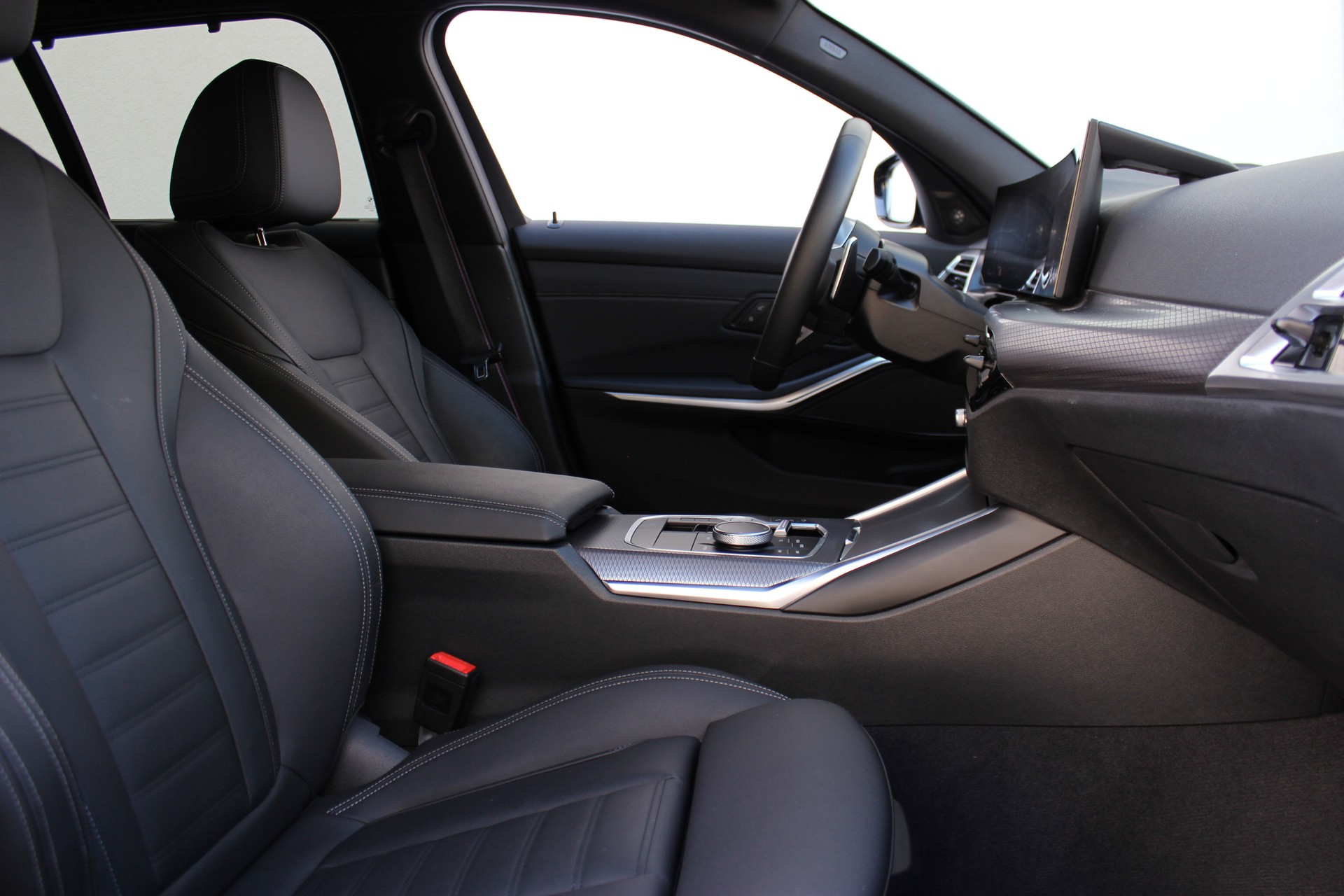 BMW 320d xDrive 48V Touring M Sport Pro-image-3