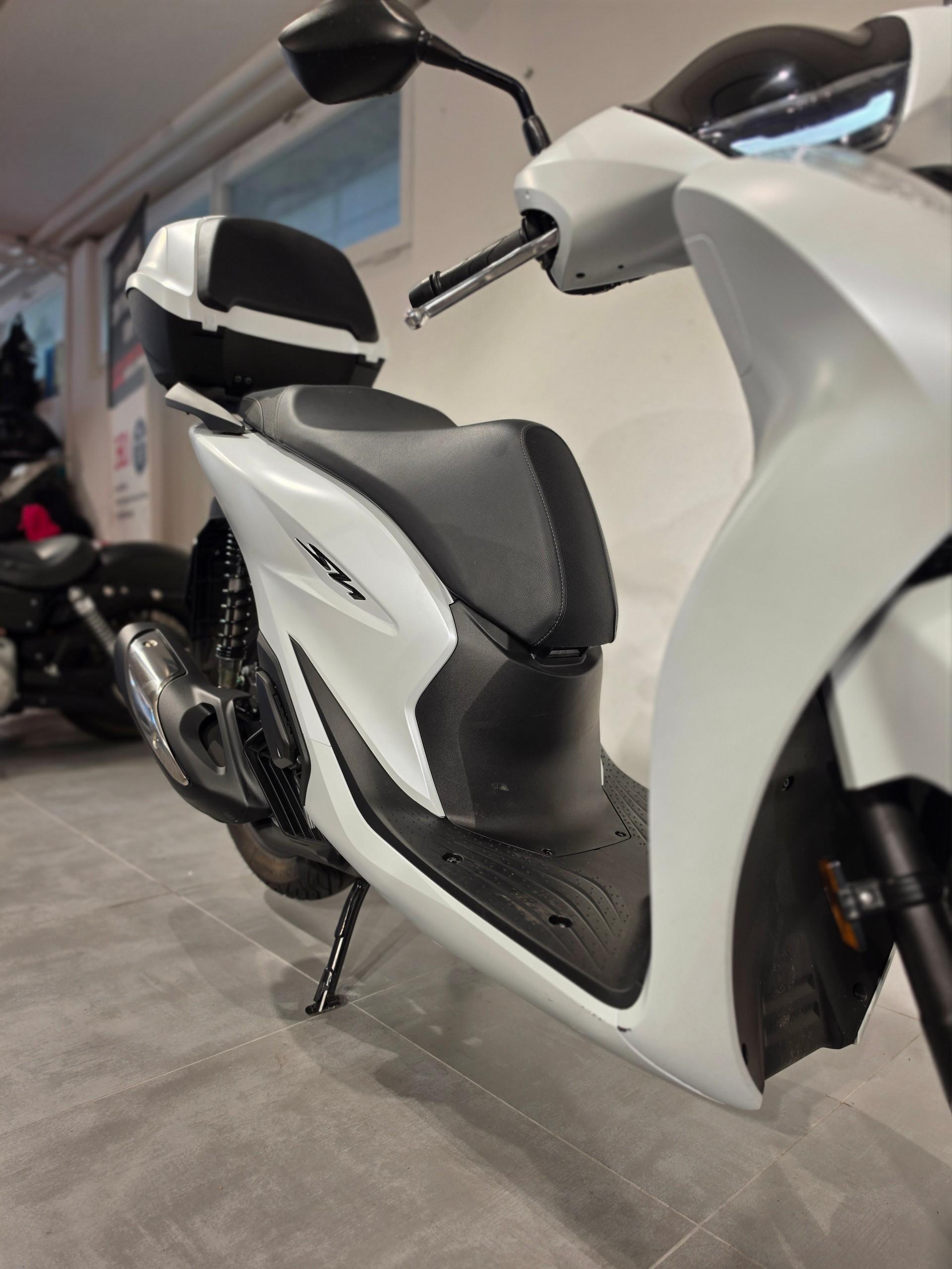 HONDA SH 125 +-showroom-element-2