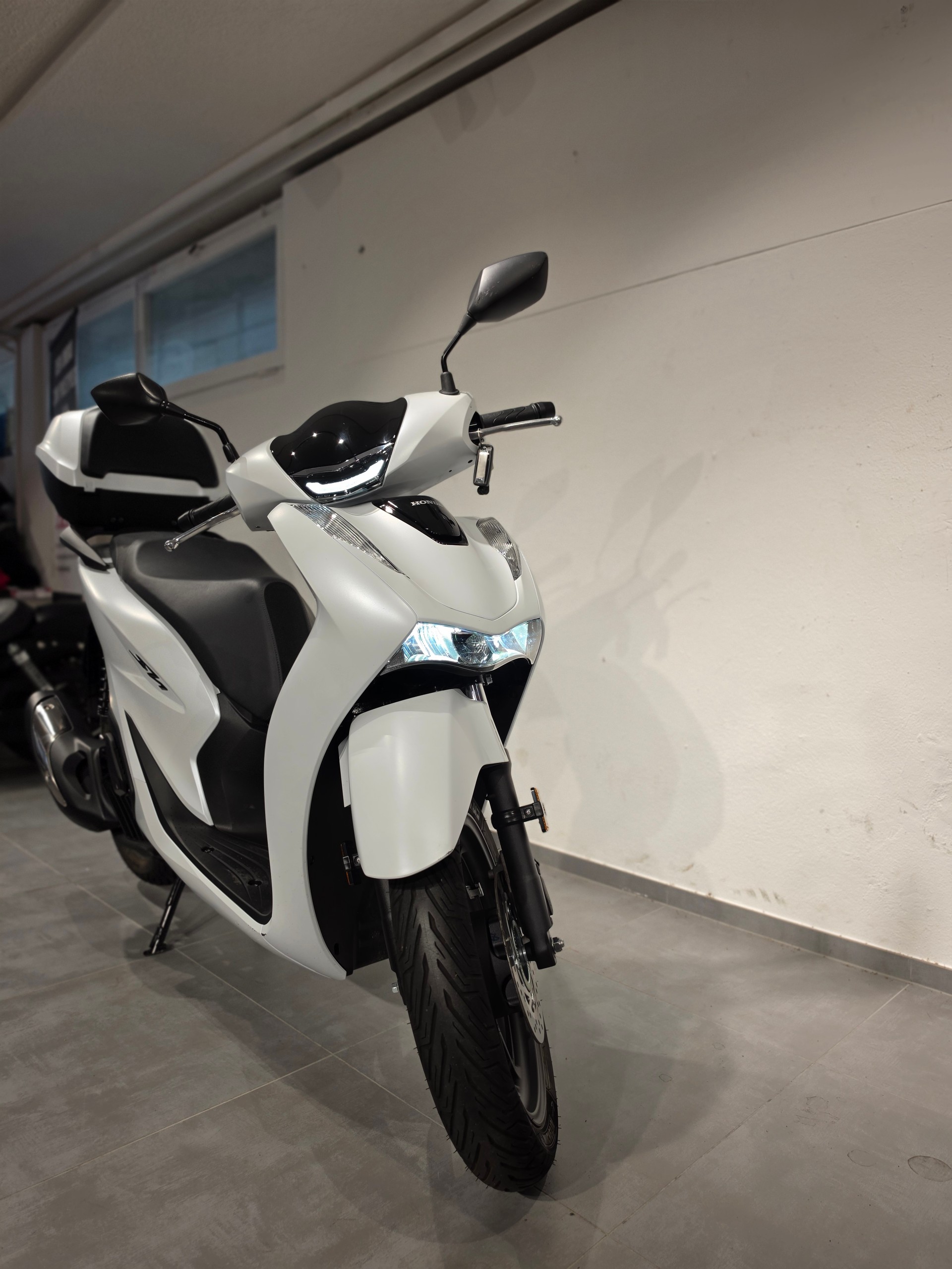 HONDA SH 125 +-showroom-element-1