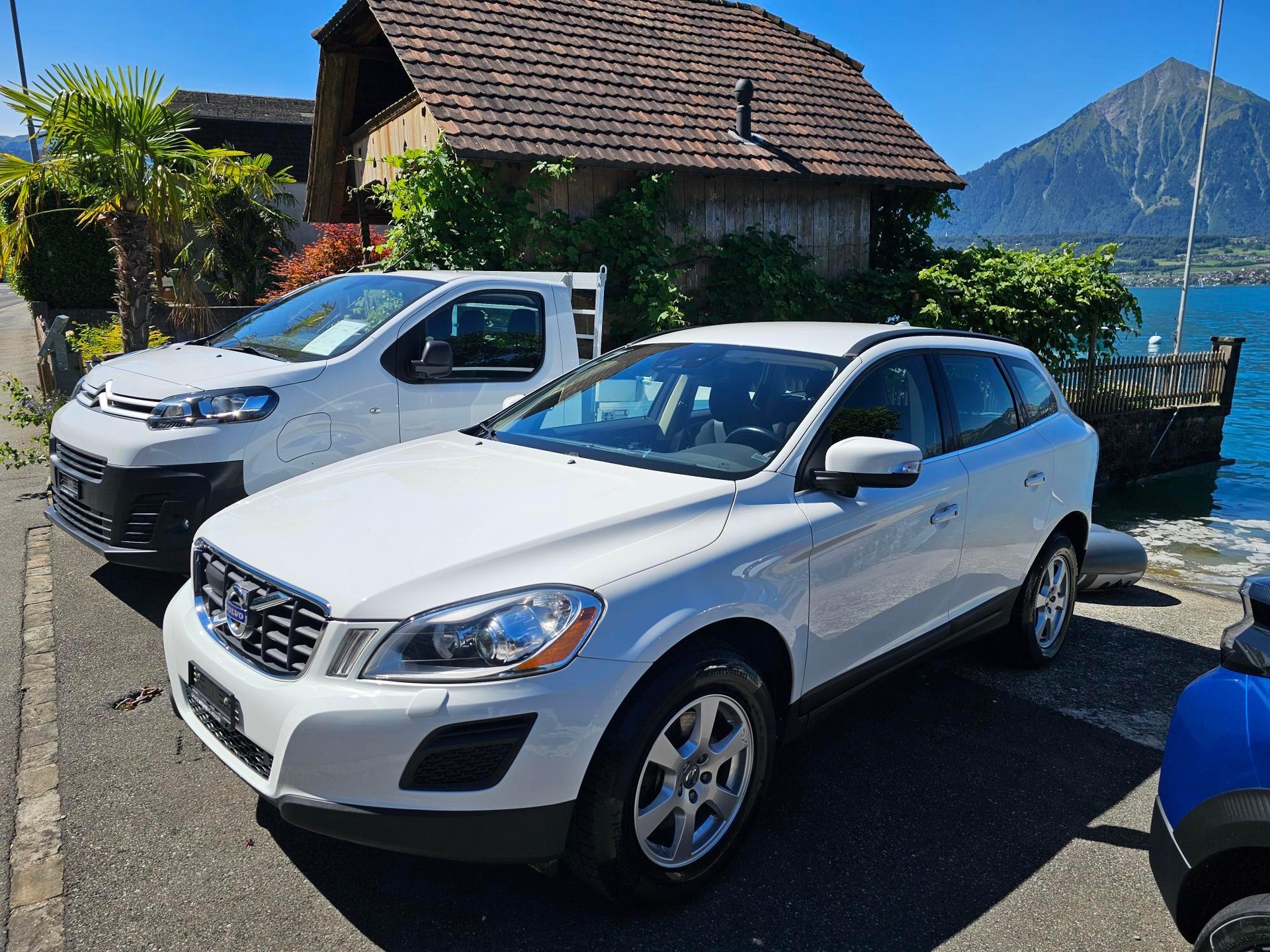 VOLVO XC60 2.4 D3 Kinetic AWD S/S-image-0