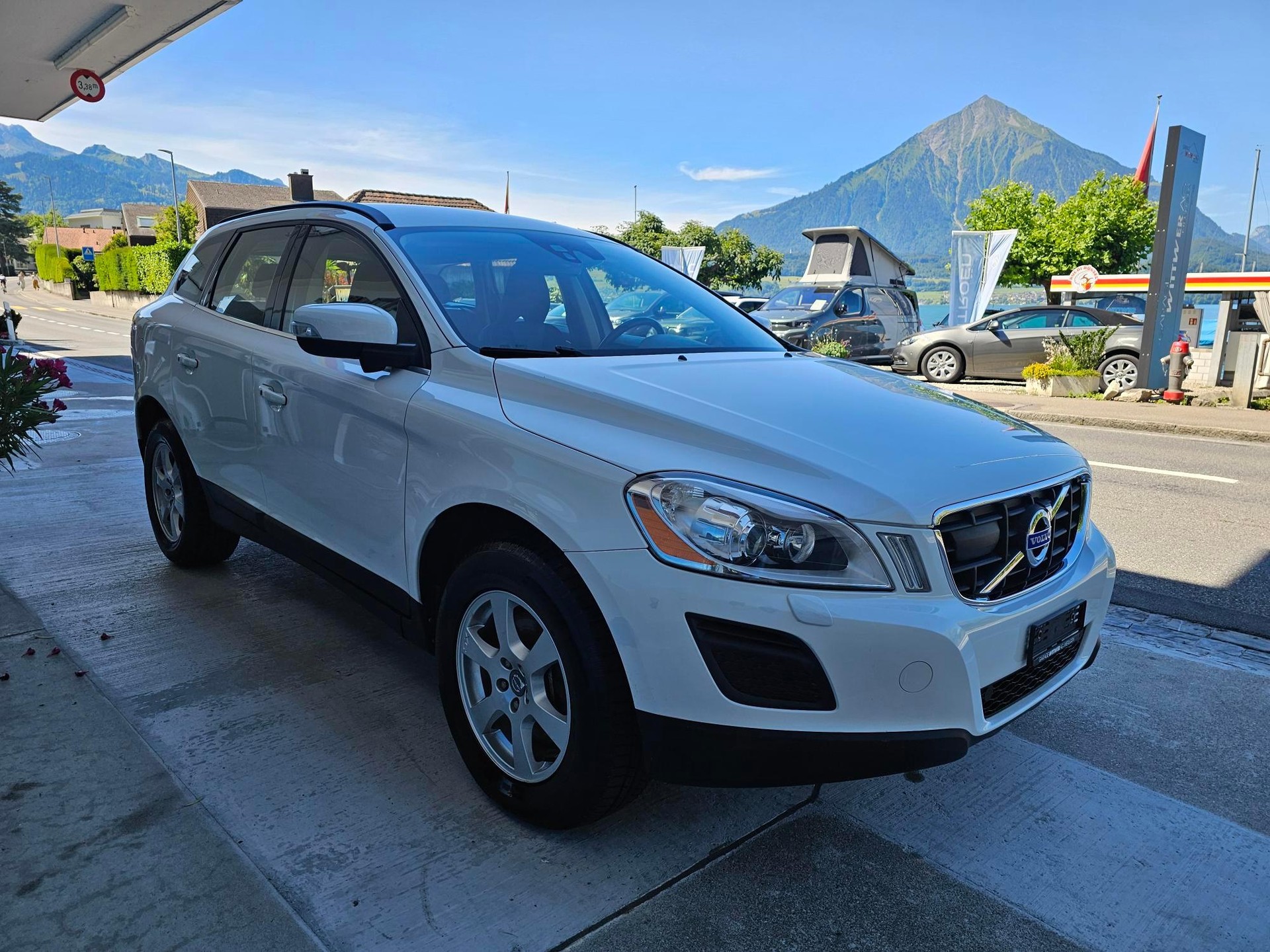 VOLVO XC60 2.4 D3 Kinetic AWD S/S-image-4