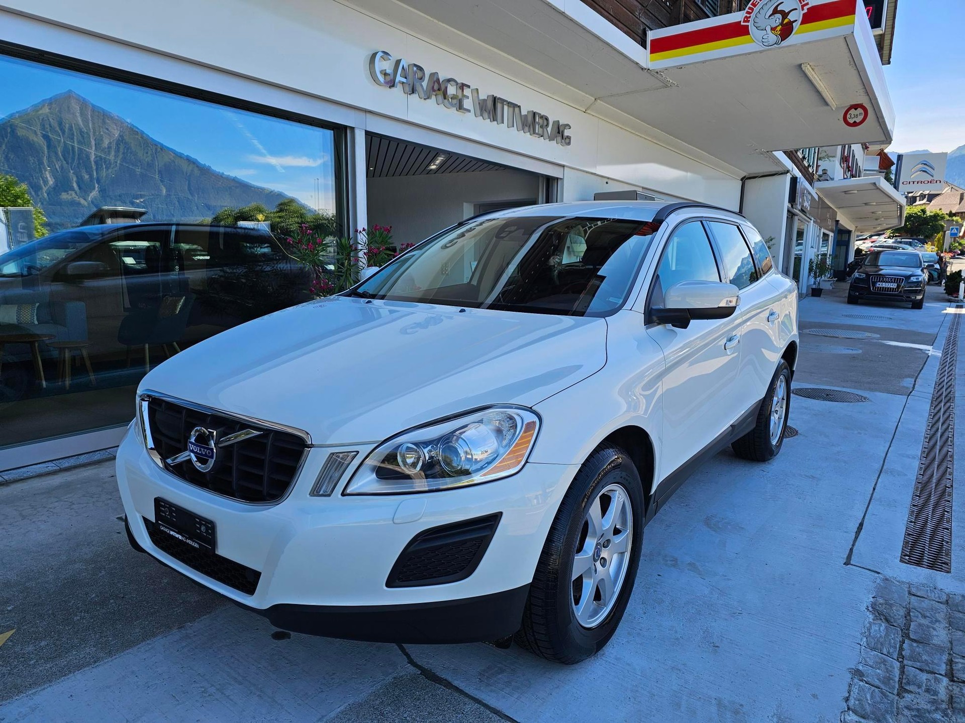 VOLVO XC60 2.4 D3 Kinetic AWD S/S-image-3