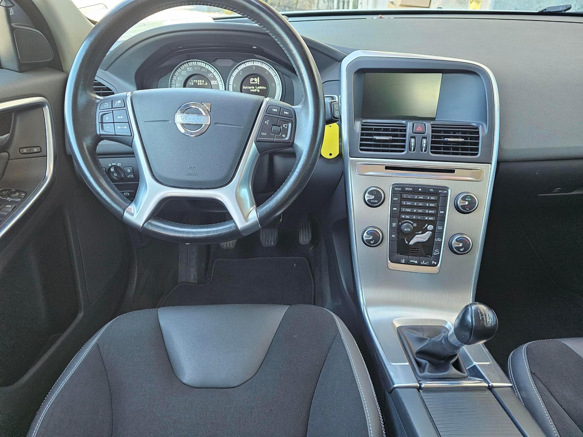VOLVO XC60 2.4 D3 Kinetic AWD S/S-image-10