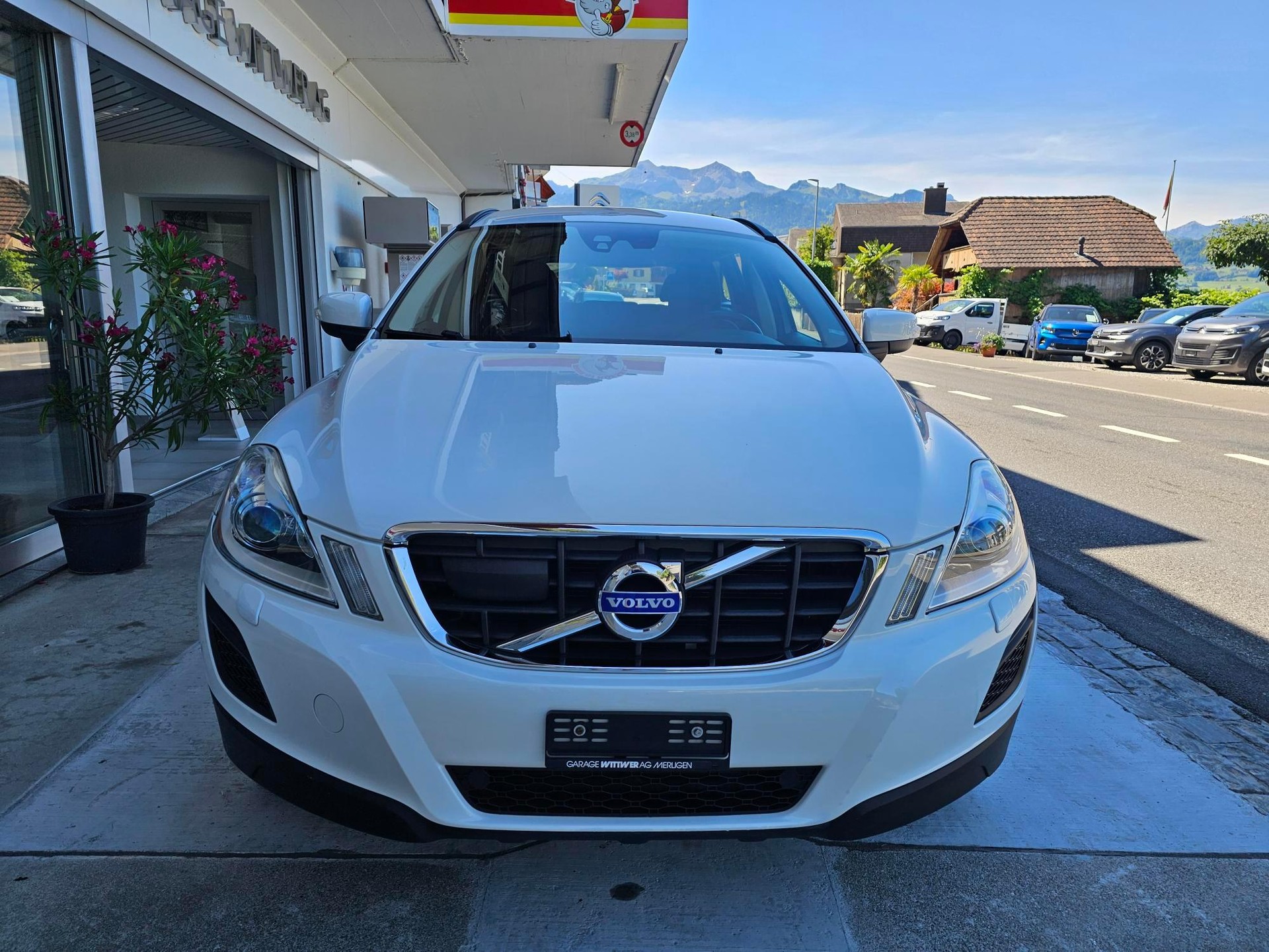 VOLVO XC60 2.4 D3 Kinetic AWD S/S-image-2