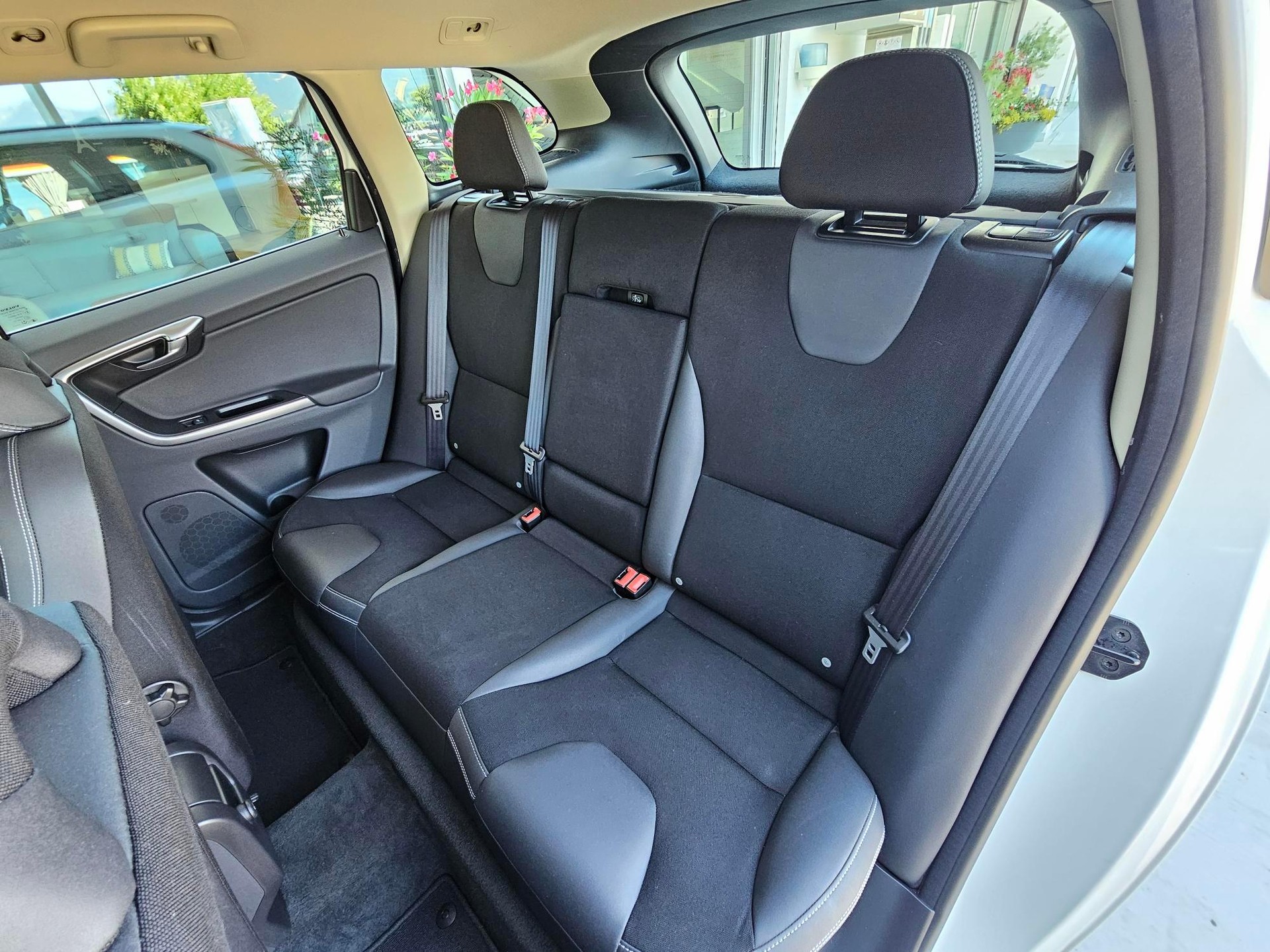 VOLVO XC60 2.4 D3 Kinetic AWD S/S-image-6