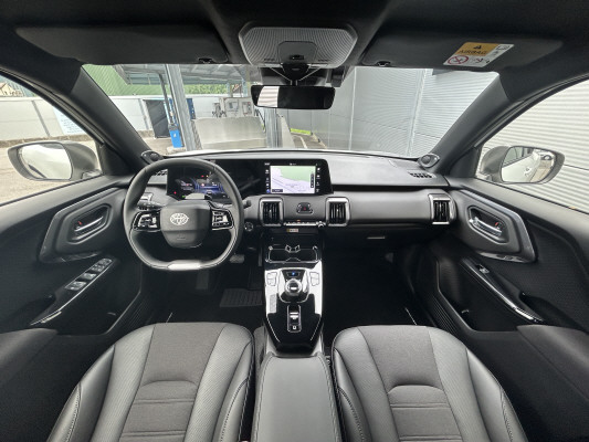 TOYOTA Urban Cr.61kWh Prem. AWD-image-6