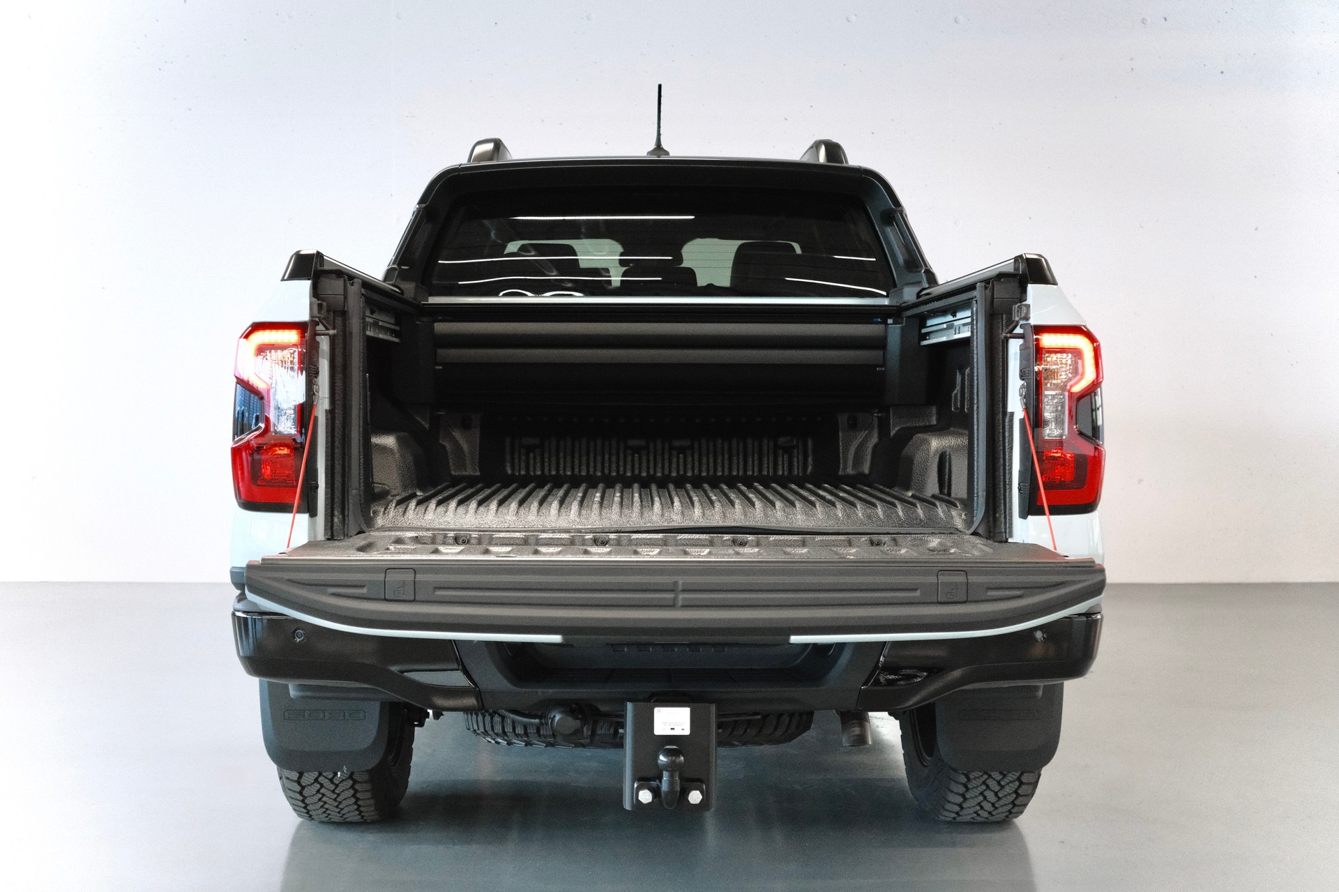 FORD RANGER STORMTRAK SONDERMODELL | DOPPELKABINE | ALLRAD | 10-GANG AUTOMATIK | PLUGIN-HYBRID-showroom-element-3
