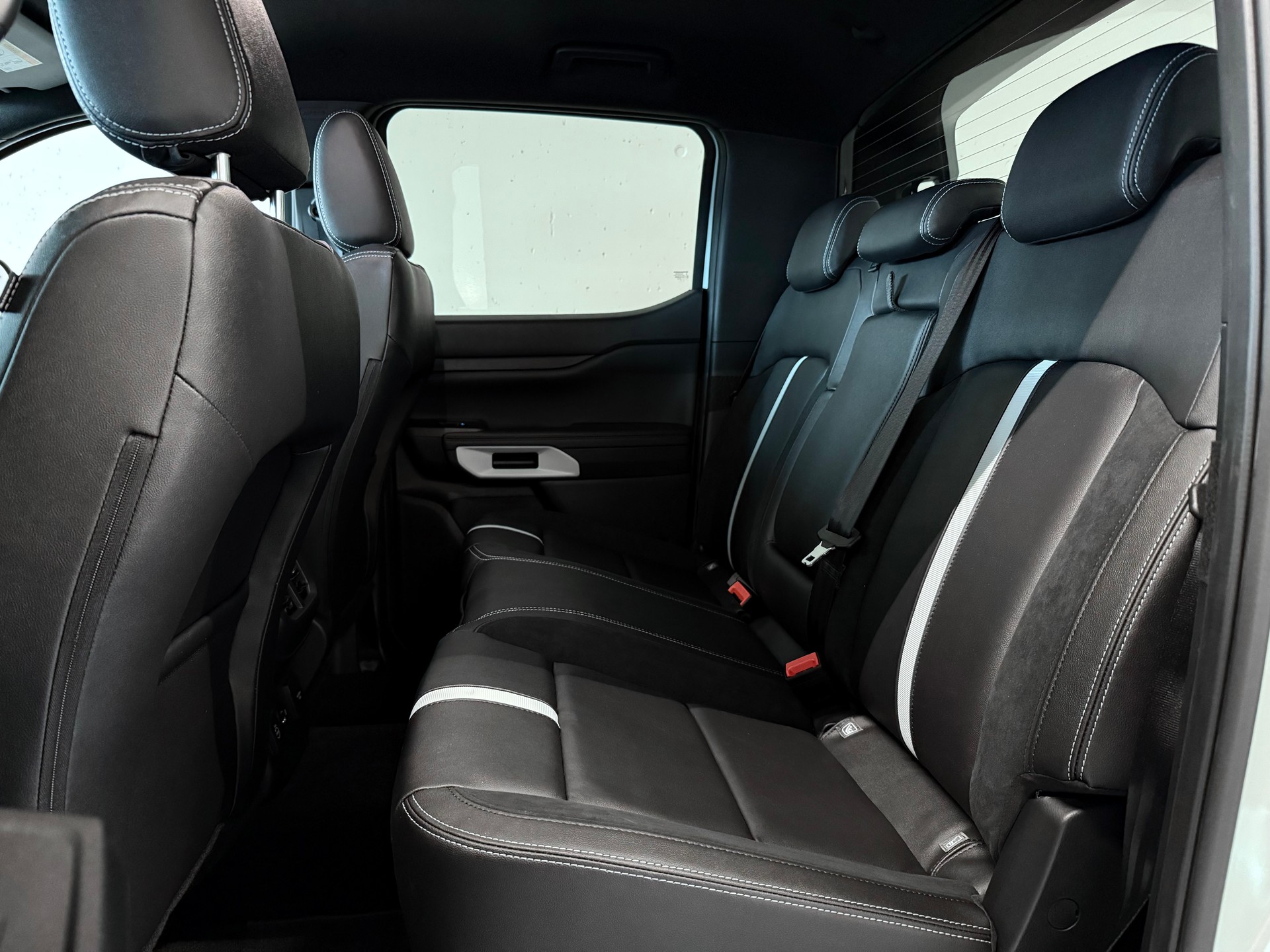 FORD RANGER STORMTRAK SONDERMODELL | DOPPELKABINE | ALLRAD | 10-GANG AUTOMATIK | PLUGIN-HYBRID-image-13
