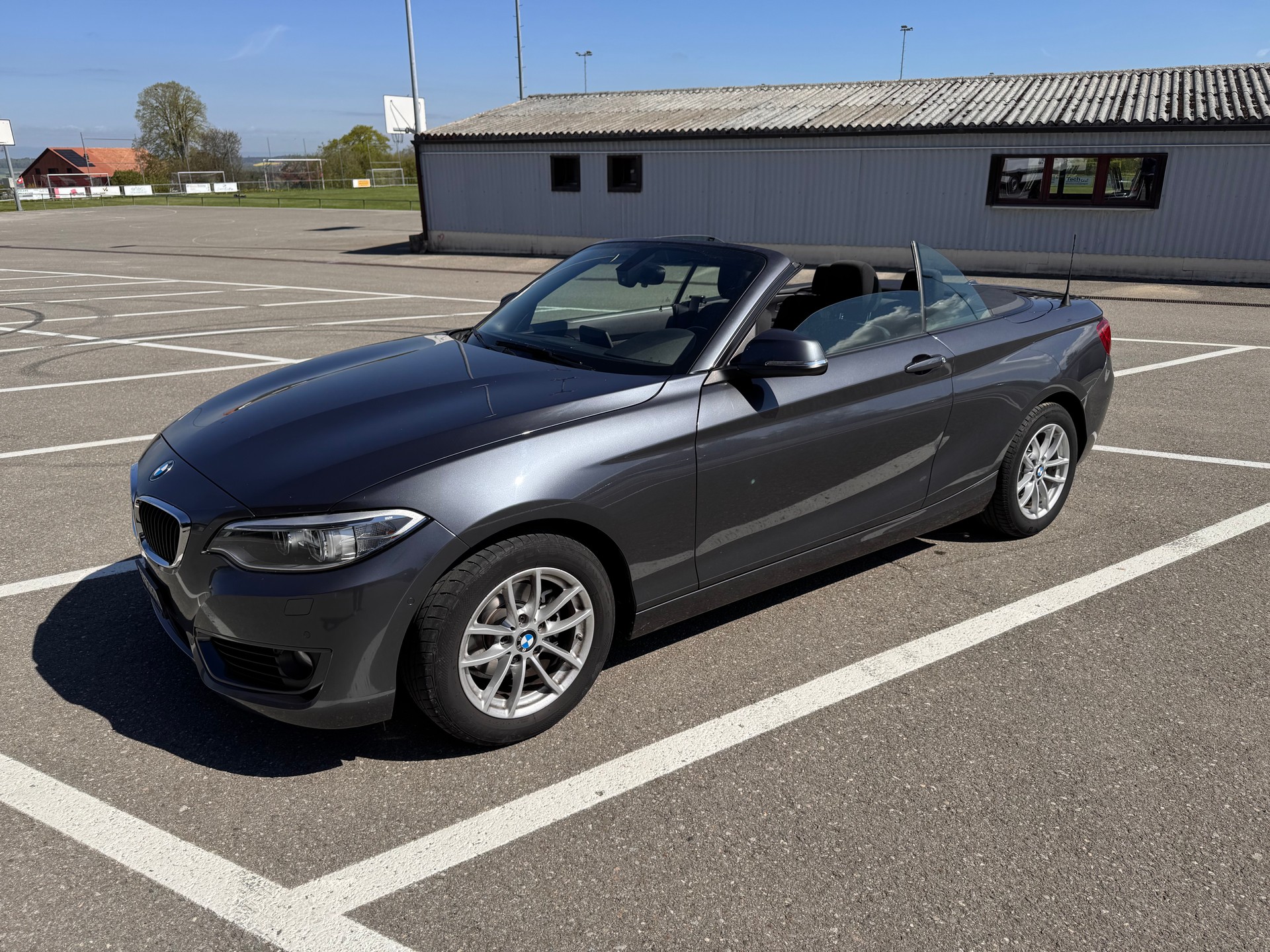BMW 218i-image-0