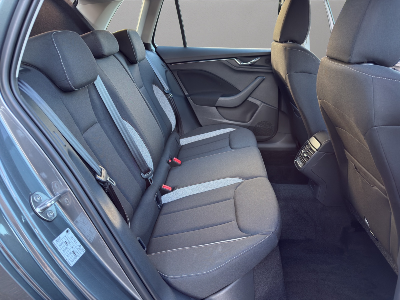 SKODA Kamiq 1.5 TSI Selection DSG-image-17