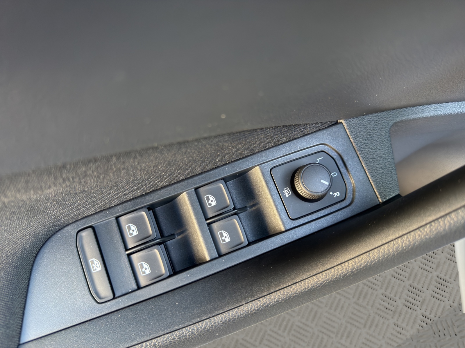 SKODA Kamiq 1.5 TSI Selection DSG-image-19